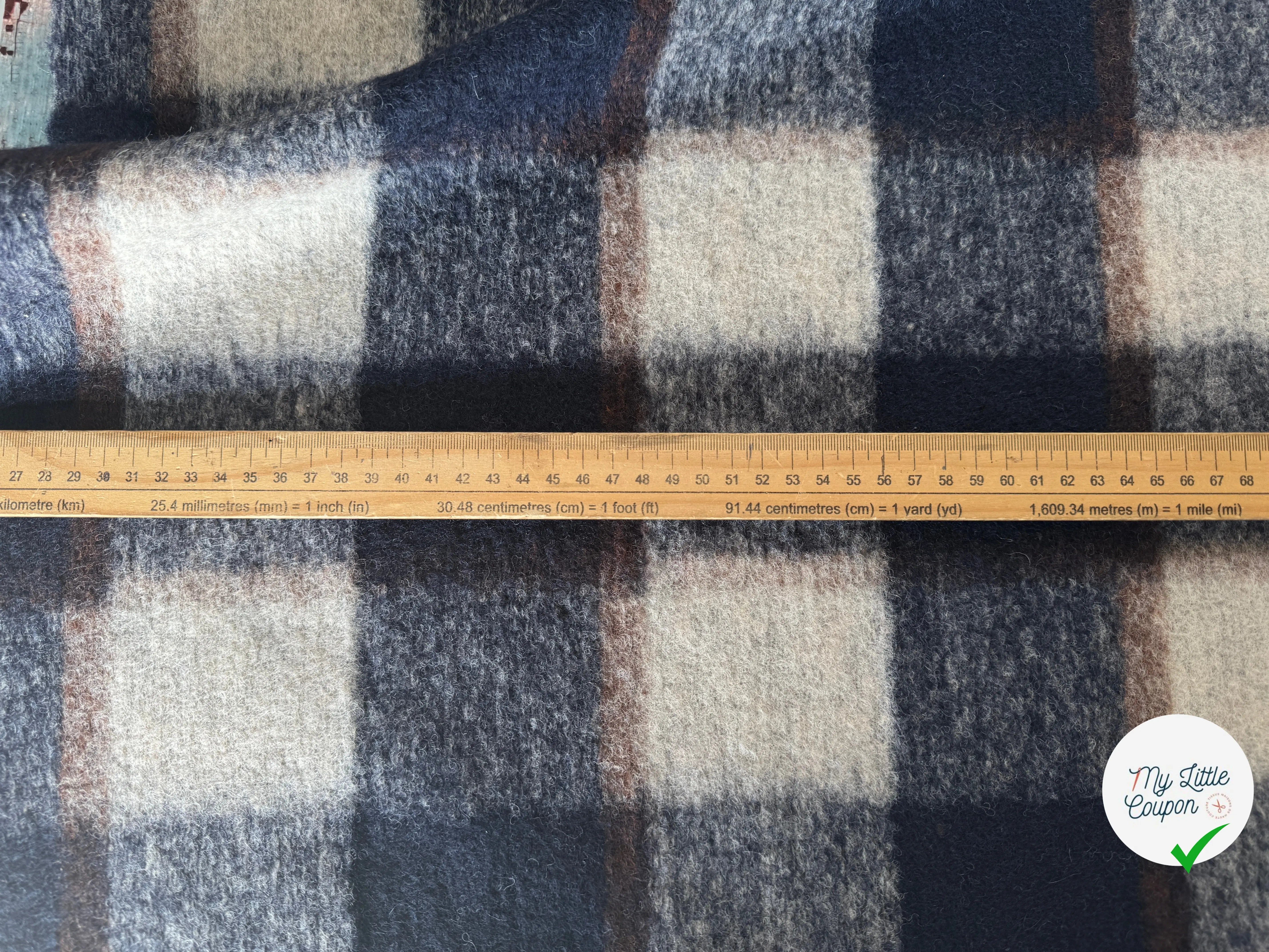 LAINAGE STRETCH BOUCLETTE CARREAUX CREME BLEU - My Little Coupon