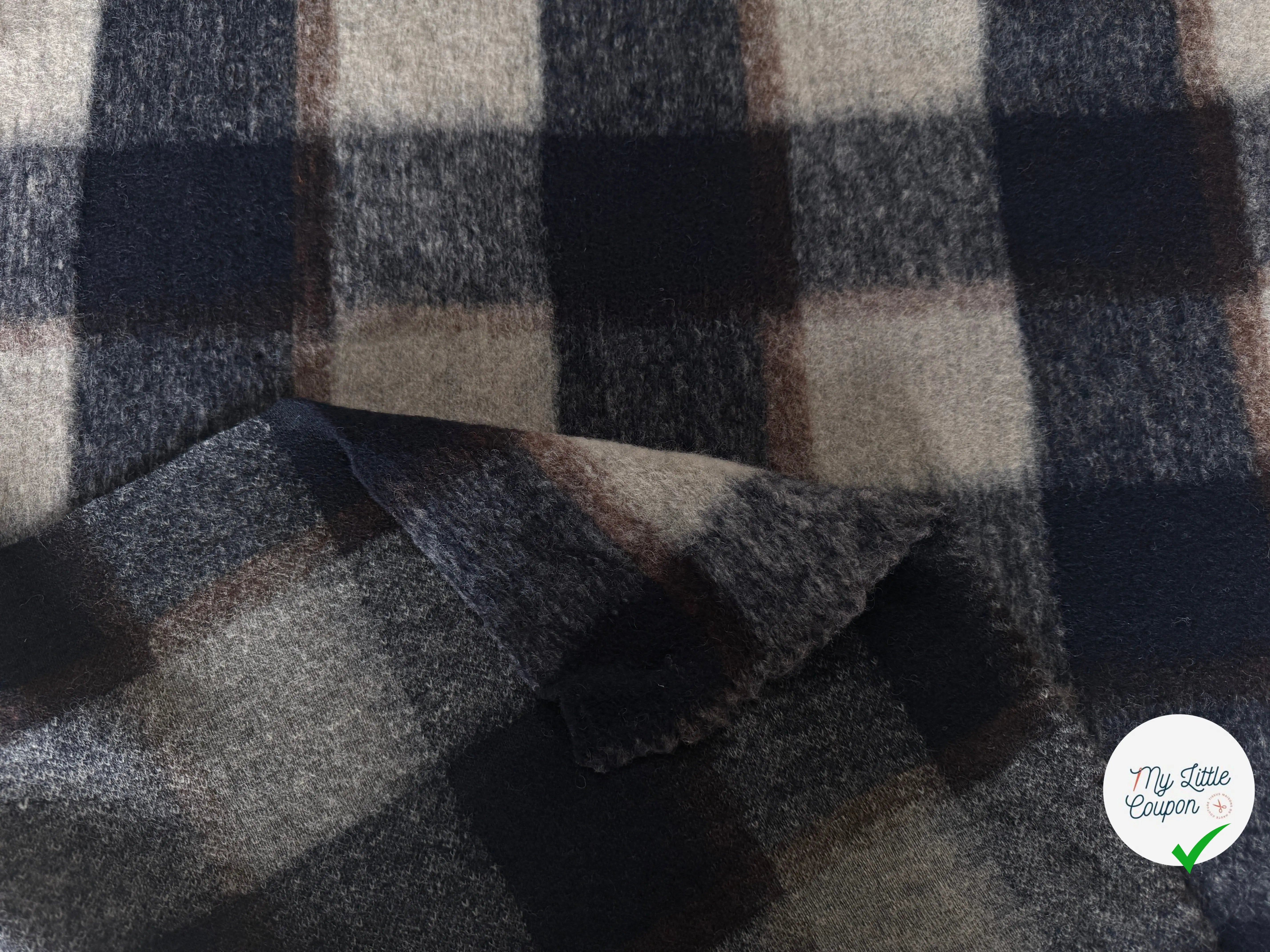 LAINAGE STRETCH BOUCLETTE CARREAUX CREME BLEU - My Little Coupon