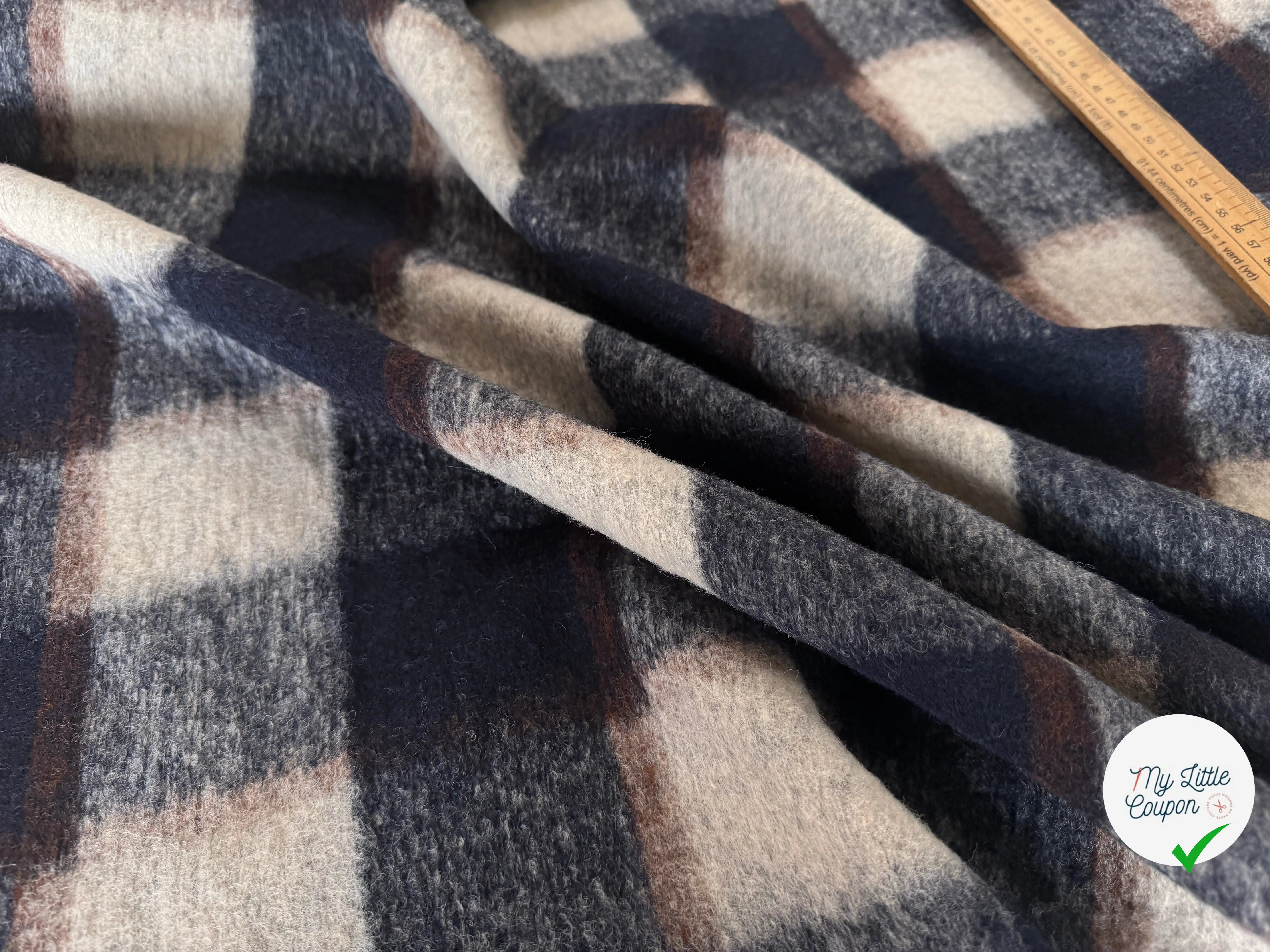 LAINAGE STRETCH BOUCLETTE CARREAUX CREME BLEU - My Little Coupon