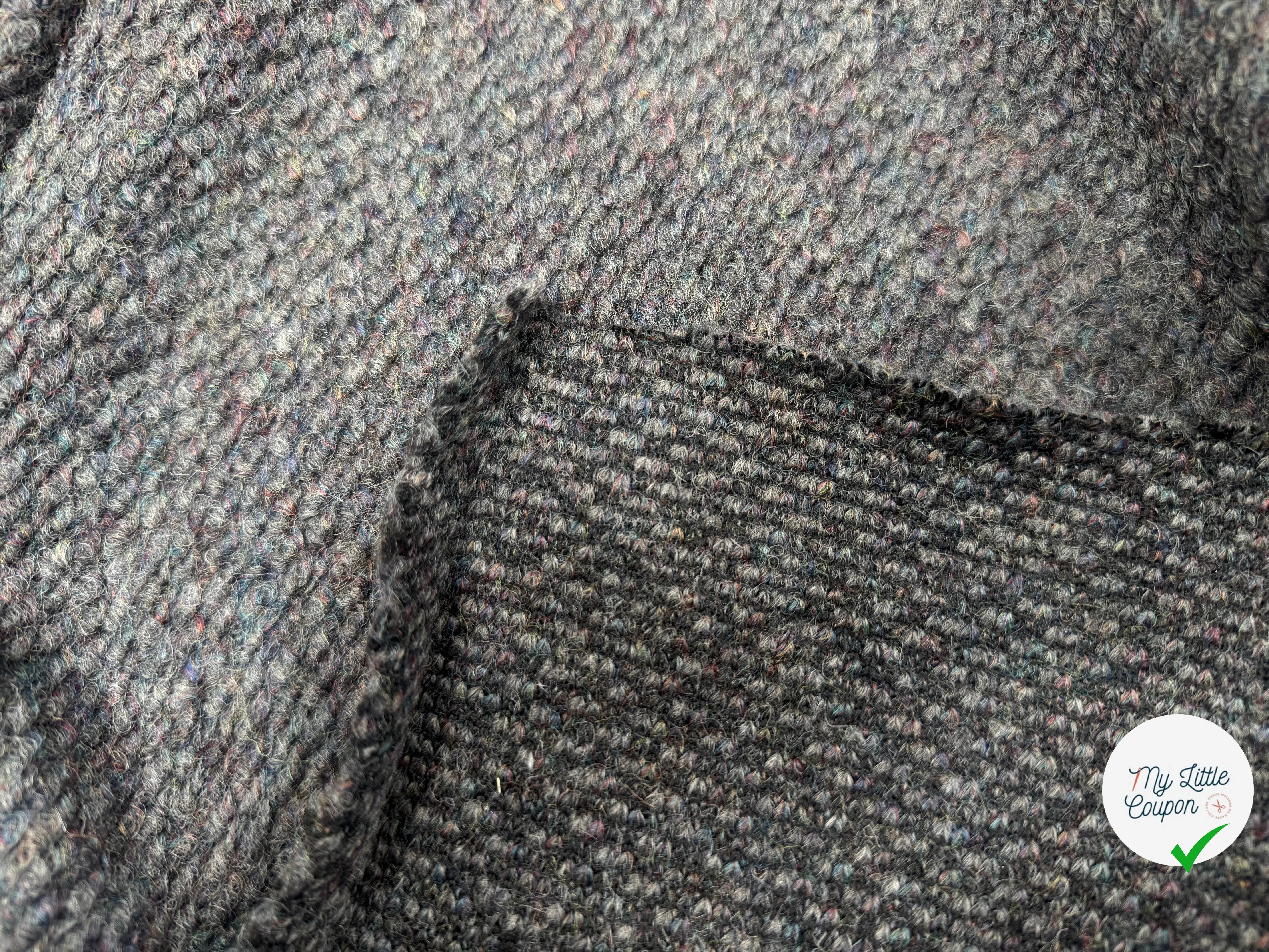 LAINE BOUCLETTE 100% LAINE GRIS AVEC DETAILS ROUGE - My Little Coupon