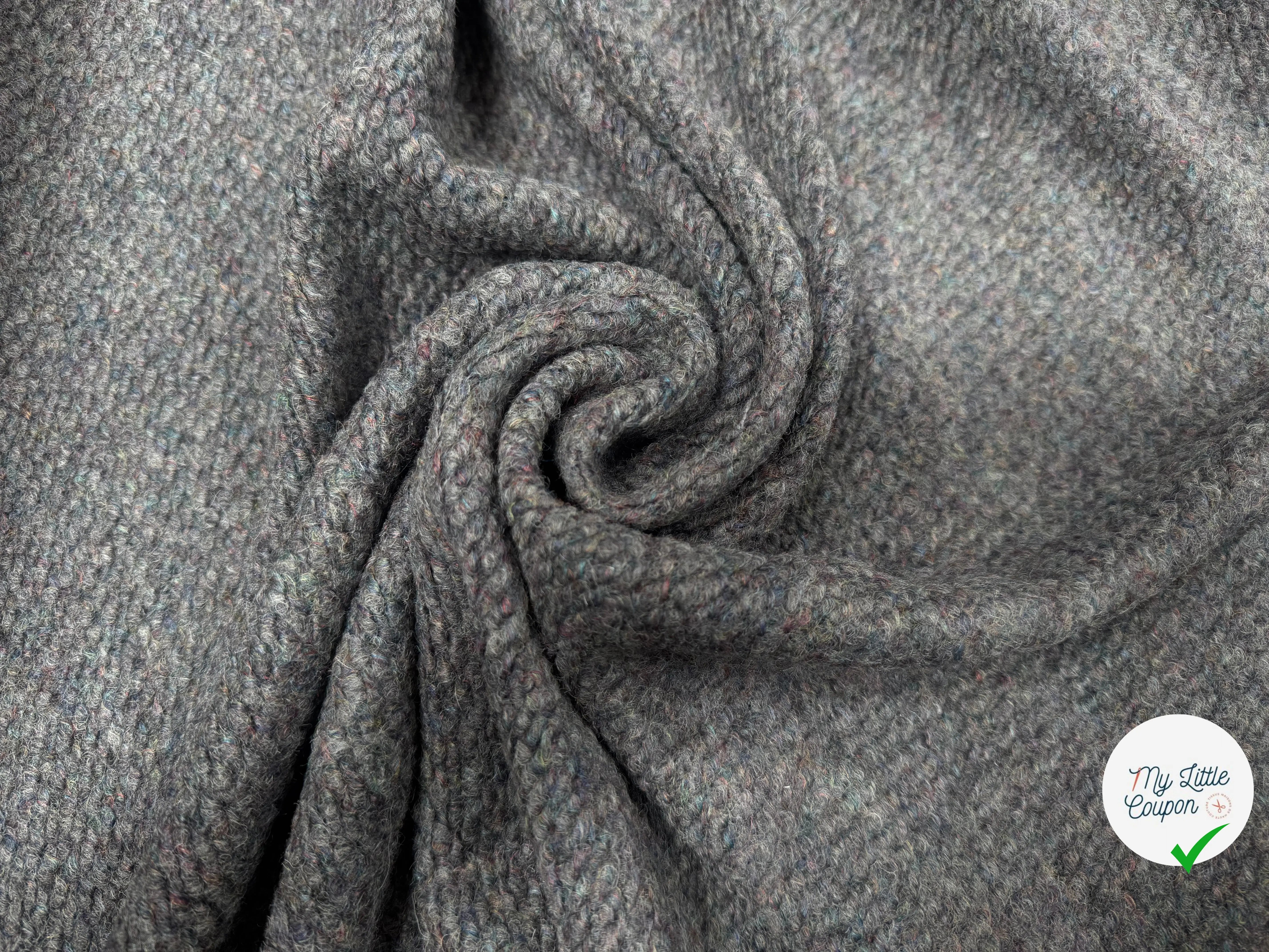 LAINE BOUCLETTE 100% LAINE GRIS AVEC DETAILS ROUGE - My Little Coupon