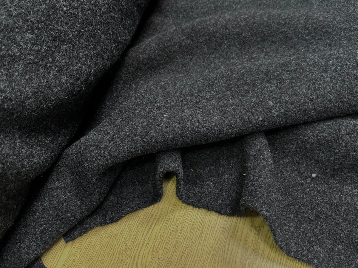 Tissu laine bouillie haute couture anthracite - texture en gros plan
