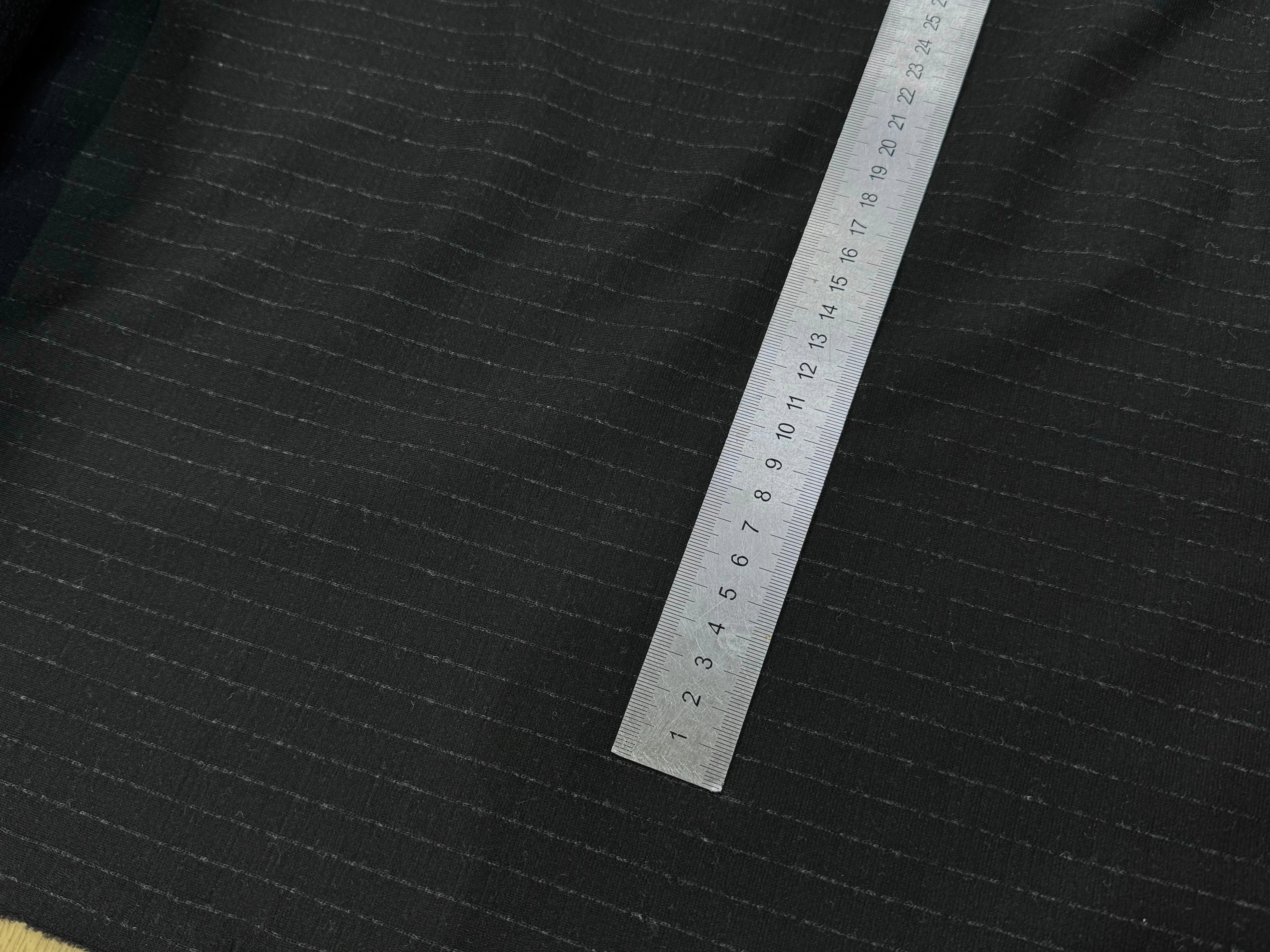 MAILLE DE LAINE ULTRA STRETCH NOIR RAYÉE BELLE TENUE - My Little Coupon