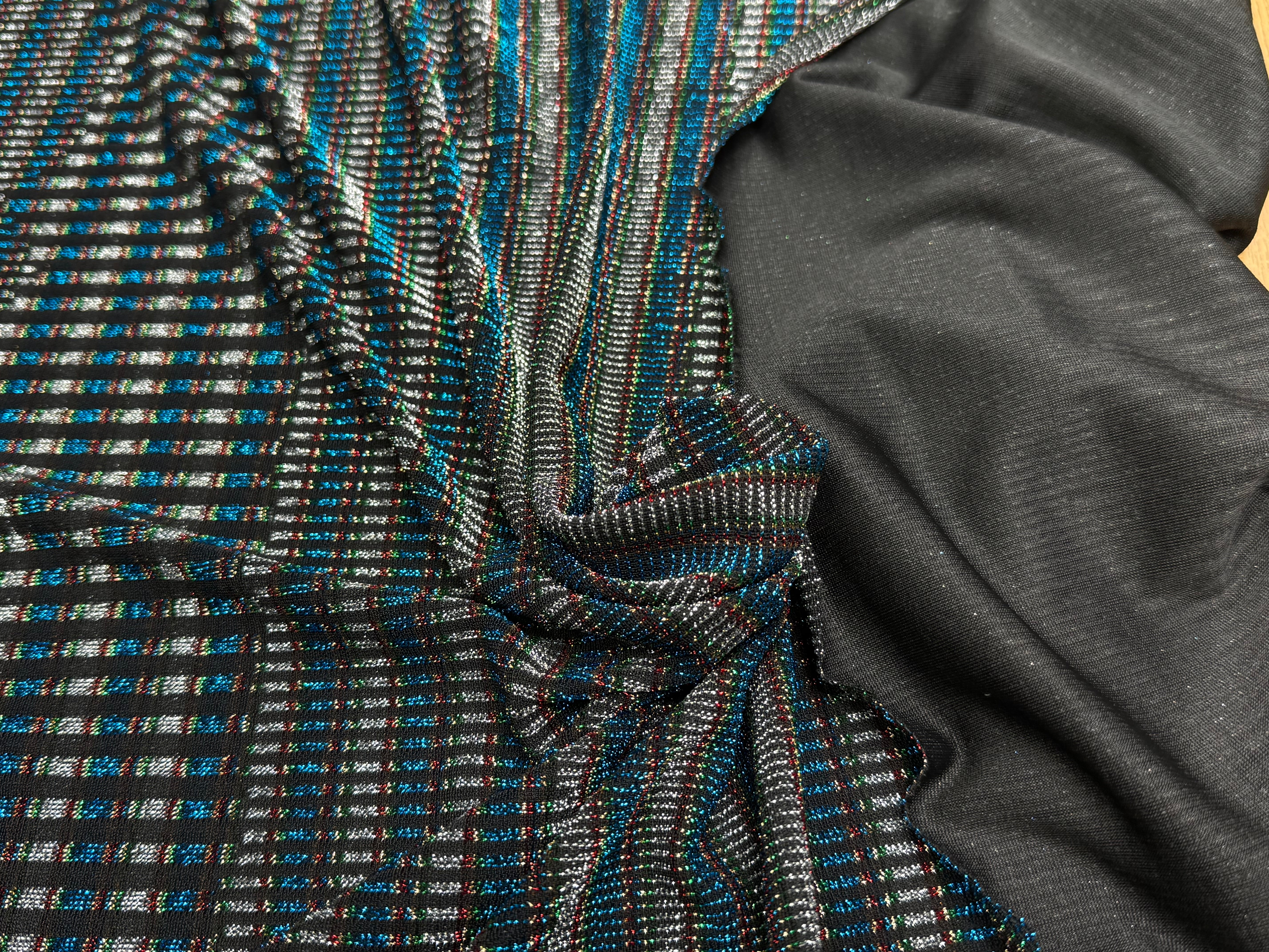 MAILLE FÊTE ULTRA STRETCH BRILLANT POLY INTERLOCK TURQUOISE/RED - My Little Coupon
