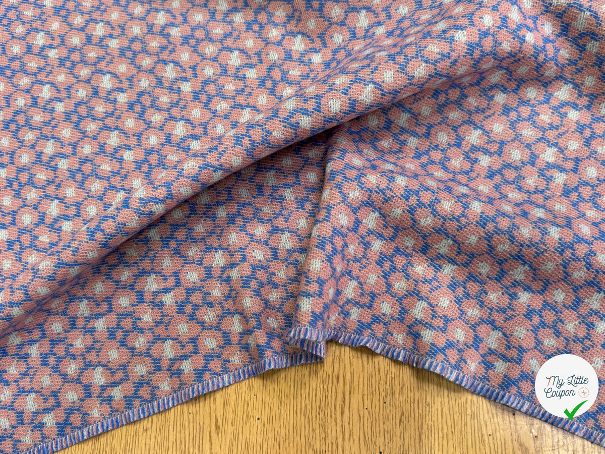 MAILLE GRATTÉE JACQUARD FLEURS ROSE PÂLE FOND BLEU - My Little Coupon
