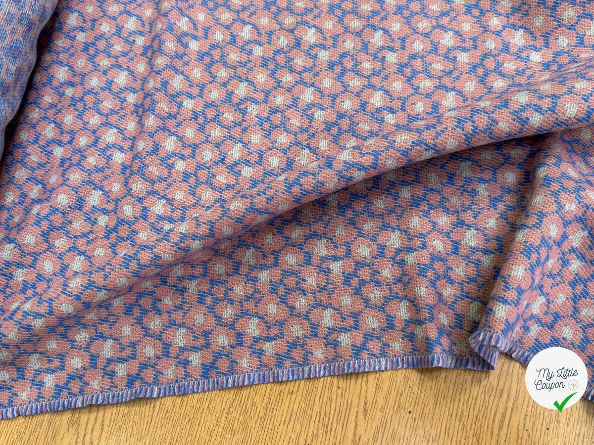 MAILLE GRATTÉE JACQUARD FLEURS ROSE PÂLE FOND BLEU - My Little Coupon