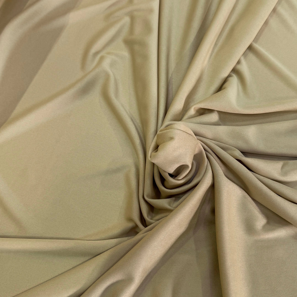 MAILLE LÉGÈRE BEIGE TAUPE 100% POLYAMIDE TOUCHER AGRÉABLE - My Little Coupon