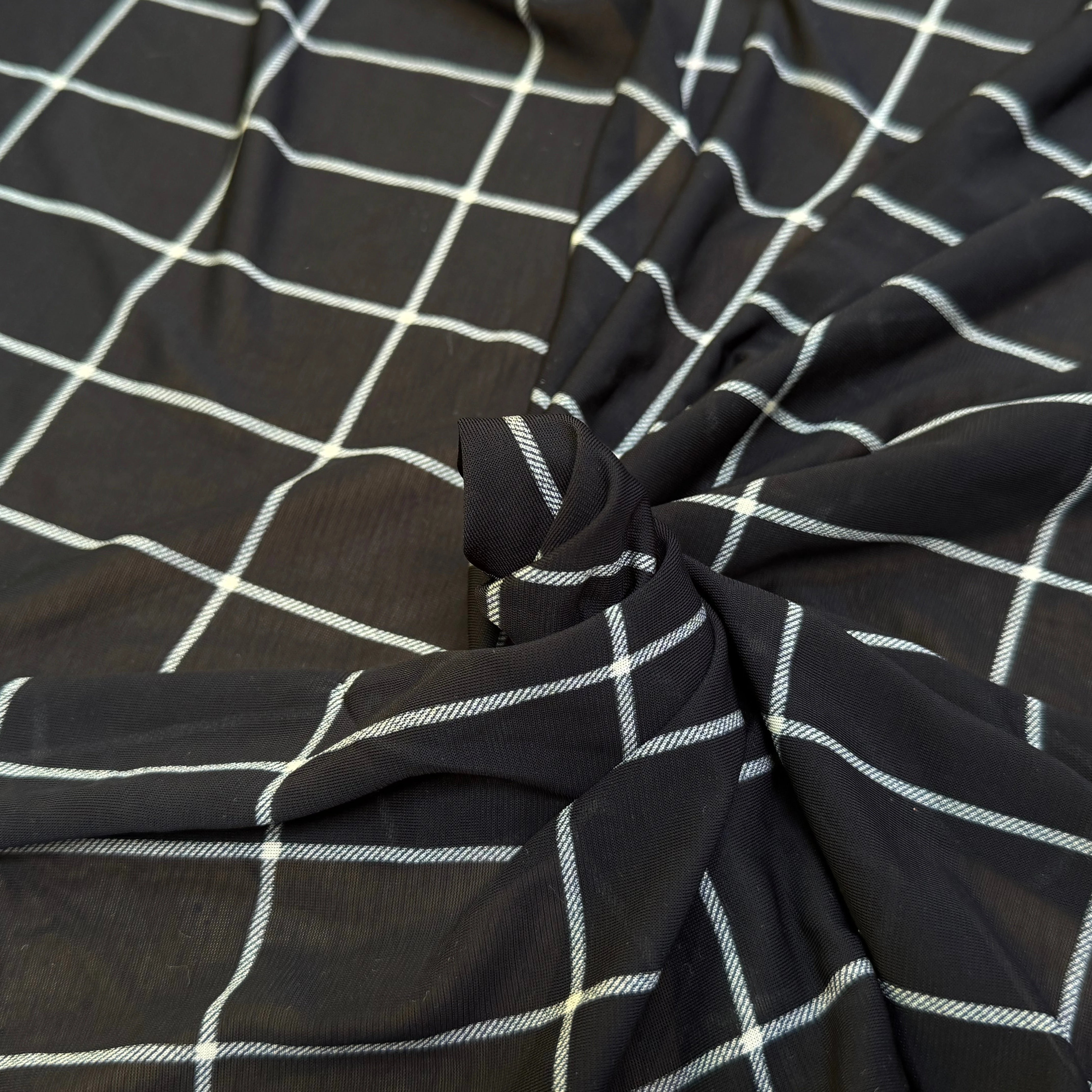 MAILLE VISCOSE FINE ET FLUIDE NOIR À CARREAUX - My Little Coupon
