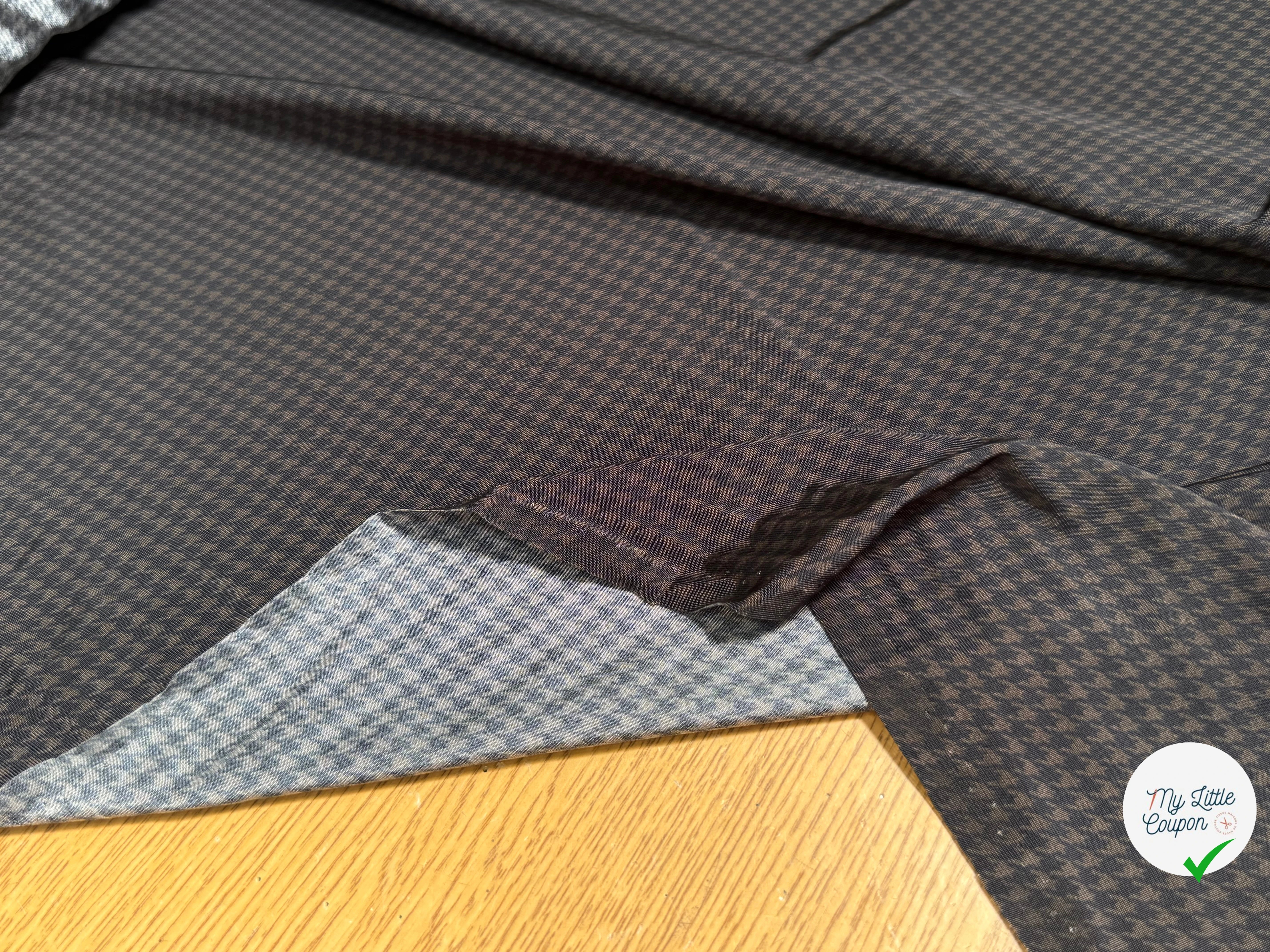 MAILLE VISCOSE FLUIDE ULTRA STRETCH FOND NOIR MINI PIED DE POULE MARRON SATINÉE - My Little Coupon