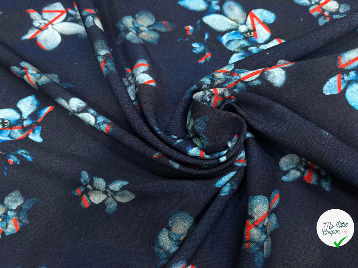 MAILLE VISCOSE STRETCH IMPRIMÉ GRANDES FLEURS BLEU CIEL FOND MARINE - My Little Coupon
