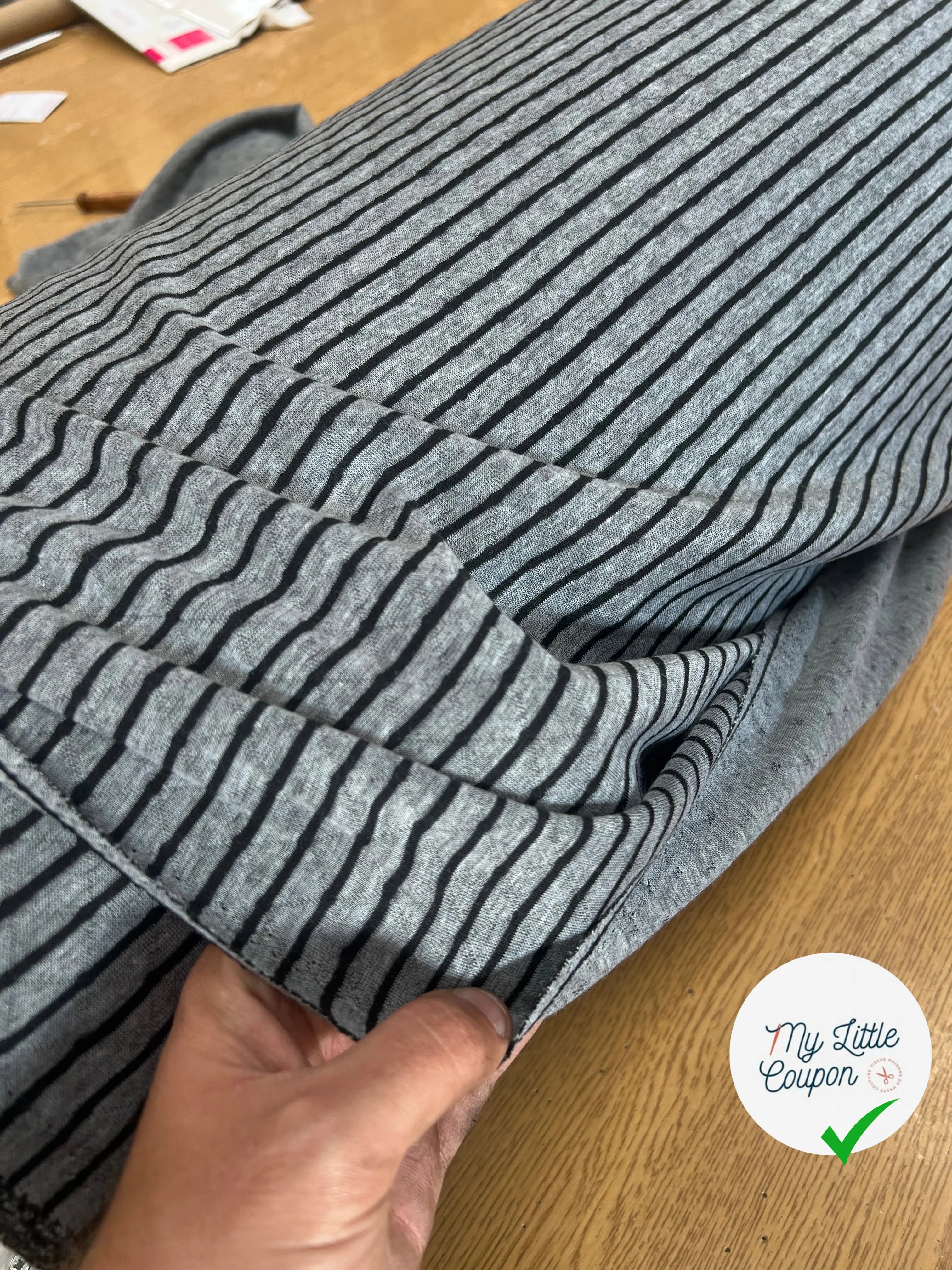 MOLLETON GRIS RAYURES NOIRES - My Little Coupon