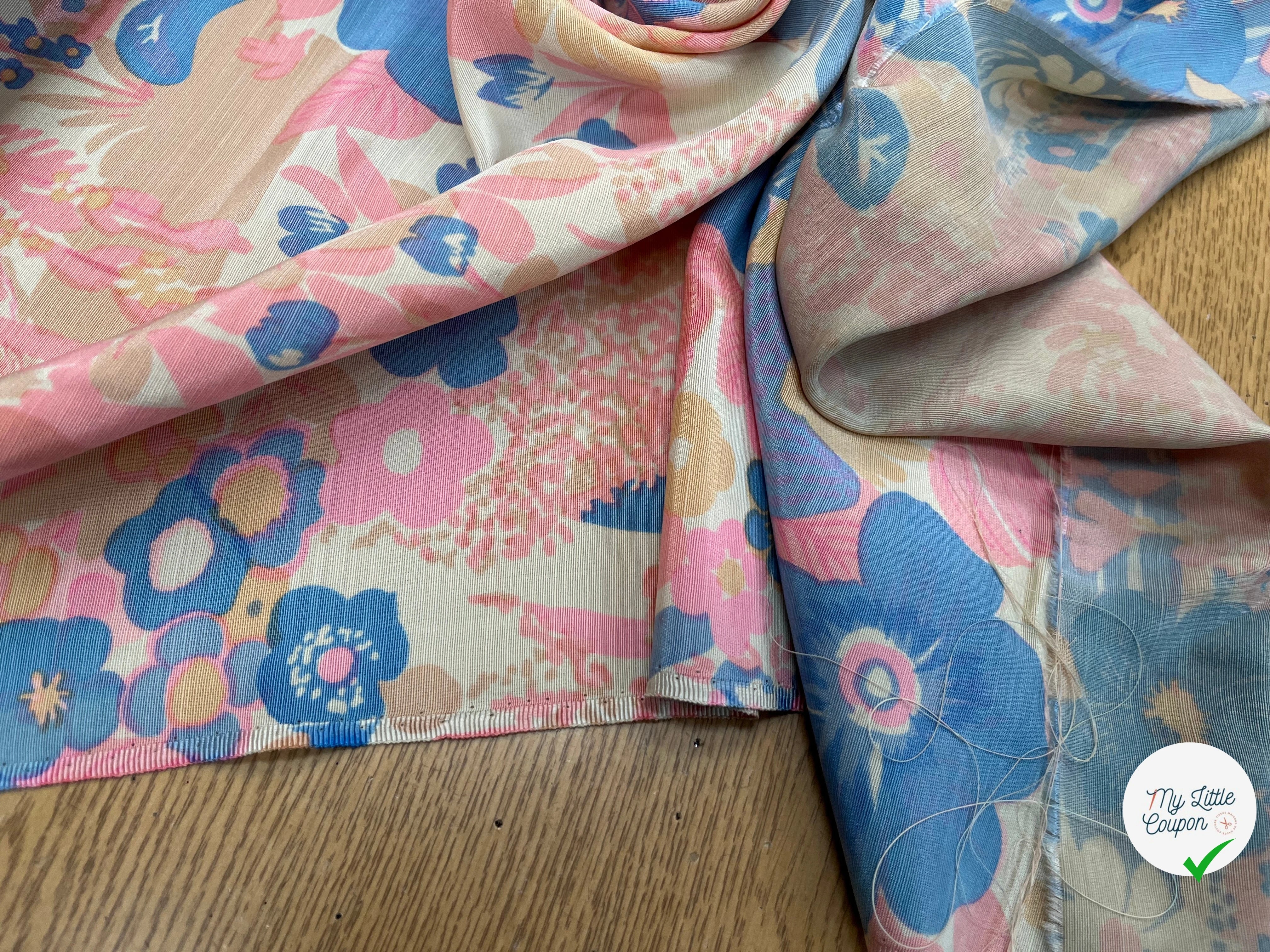 OTTOMAN LAINE VISCOSE FOND BEIGE MOTIF FLEURS ROSE BLEU 95CM - My Little Coupon