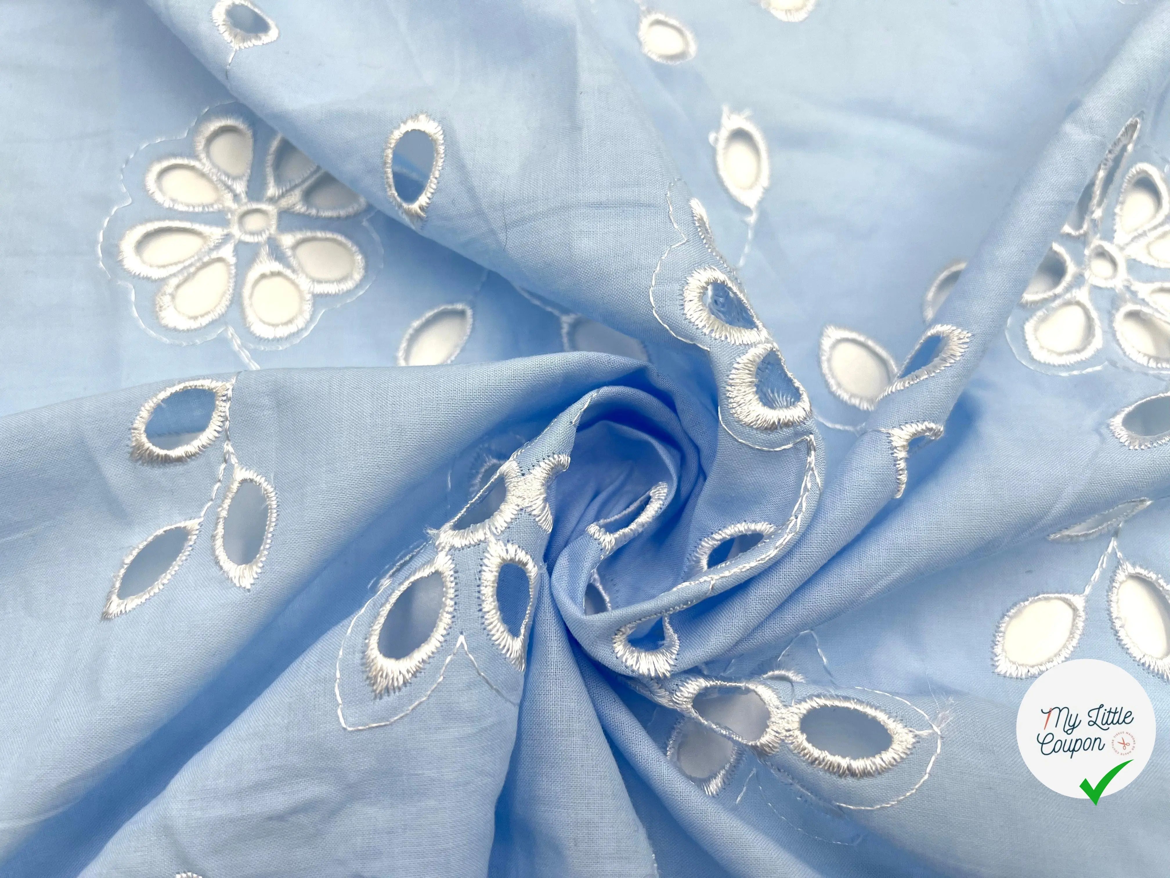 PERCALE BRODÉE MARGUERITE BLEU CIEL - My Little Coupon - tissu - coudre