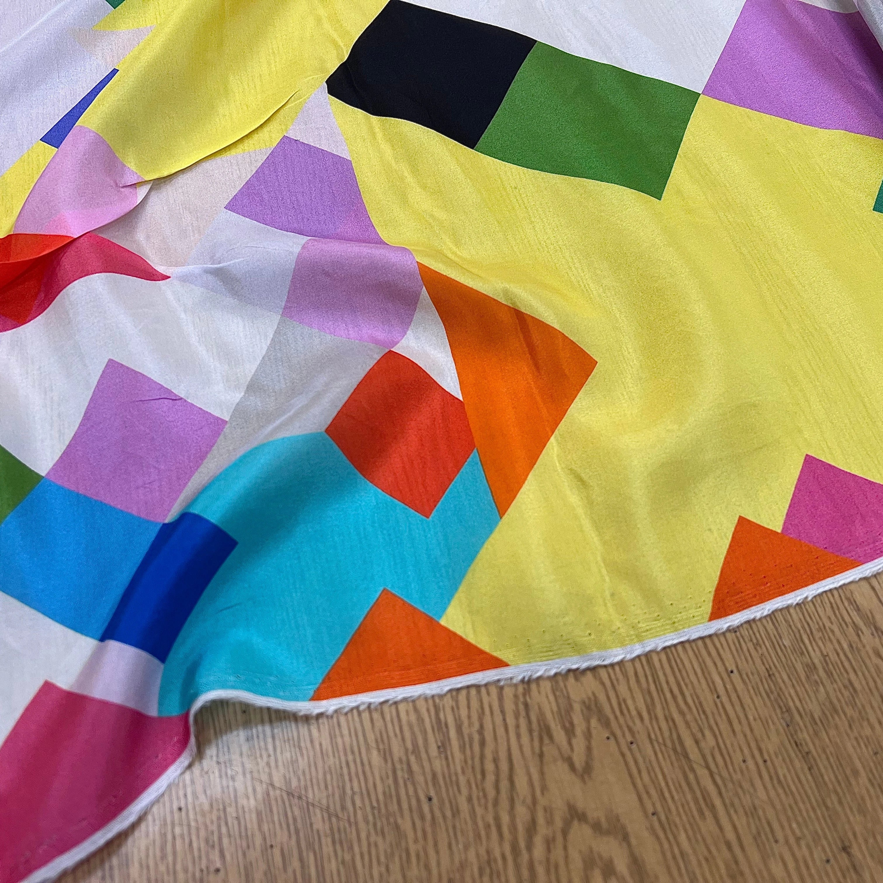 PONGÉ DE SOIE À MOTIF GÉOMETRIQUE MULTICOLORES 140CM - My Little Coupon