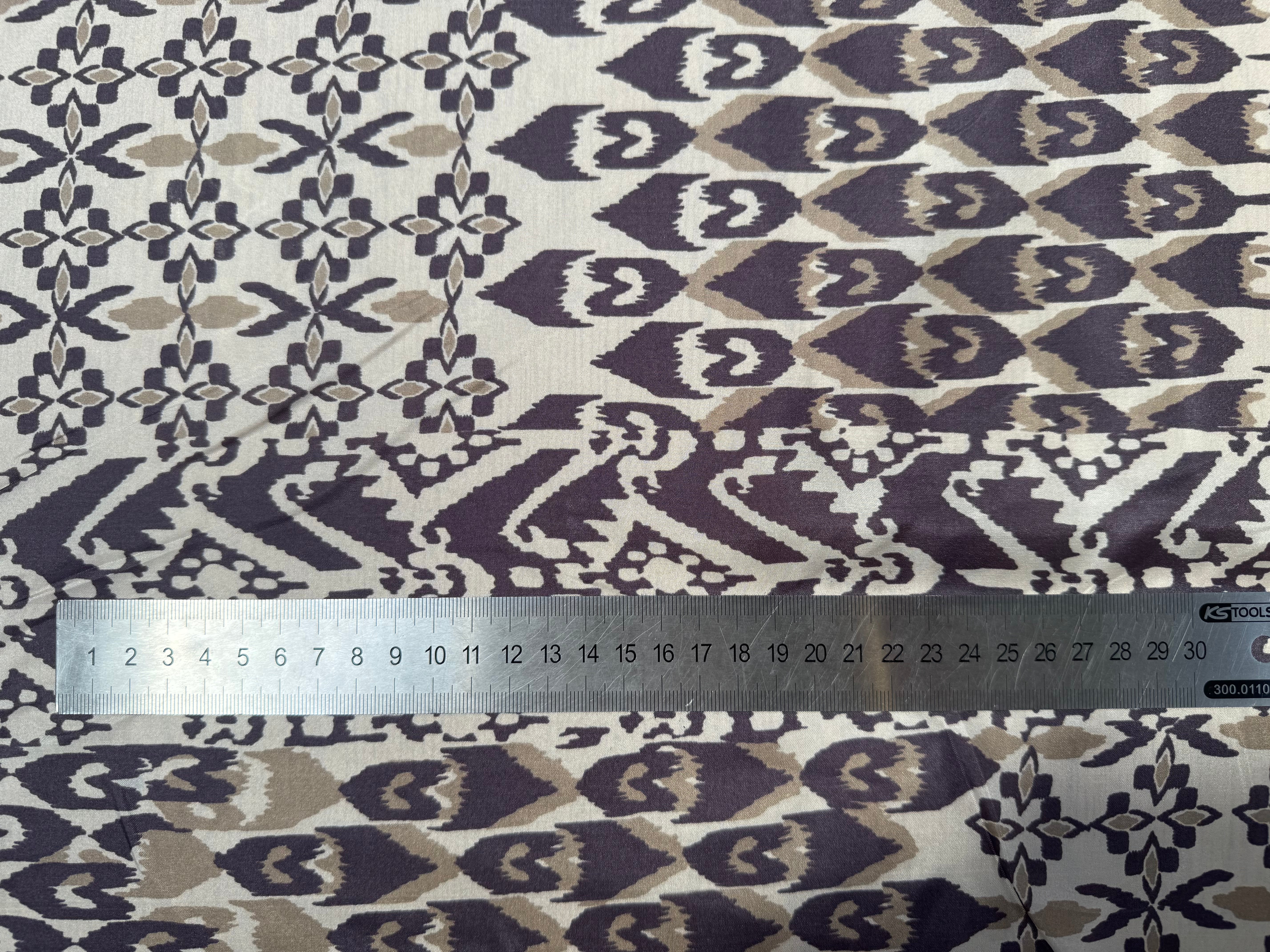 PONGÉ DE SOIE FOND BLANC MOTIFS ABSTRAIT VIOLET - My Little Coupon