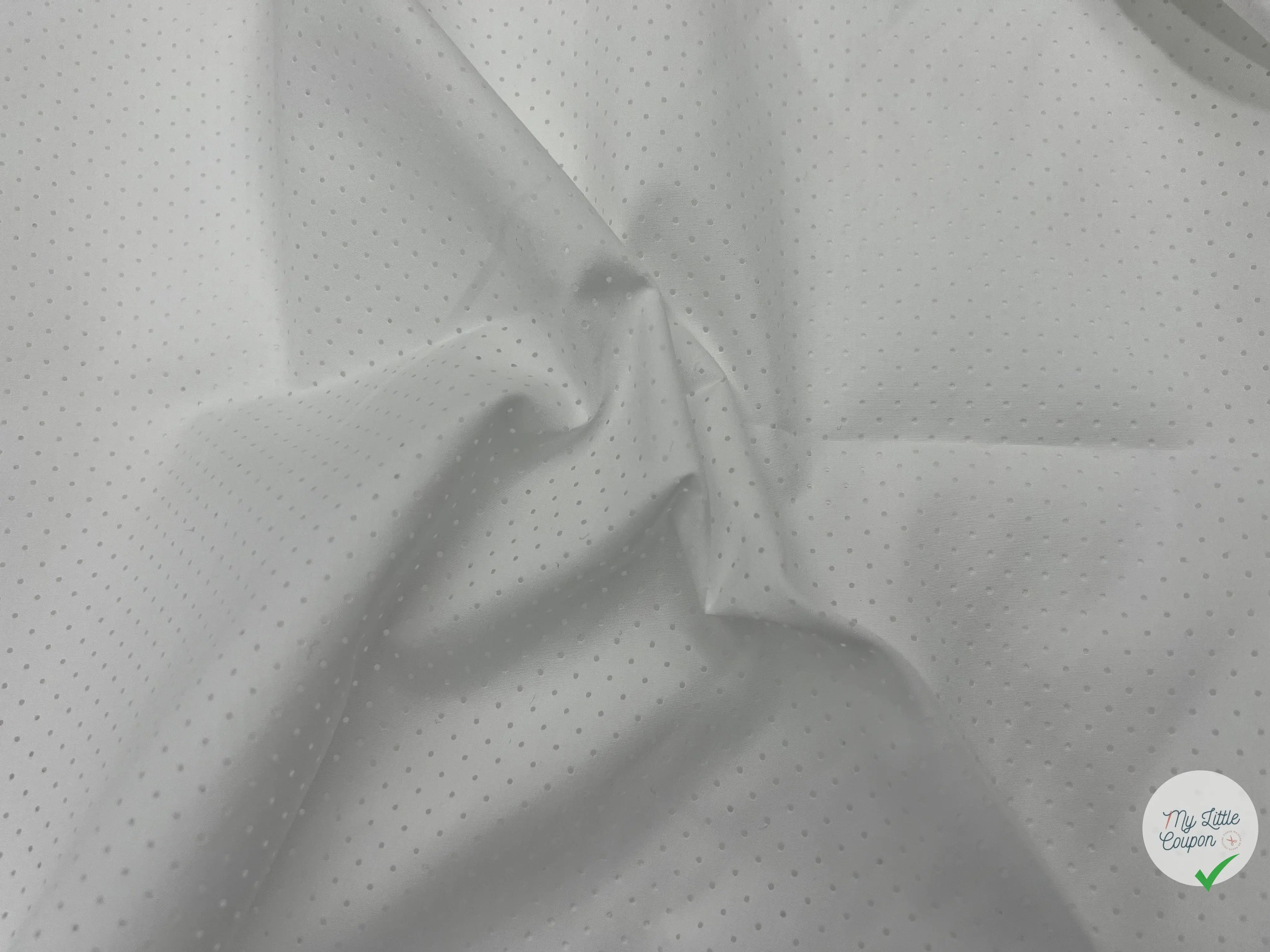 POPELINE DE COTON AJOURÉE DE PETITS POIS BLANC OPTIQUE - My Little Coupon - tissu - coudre