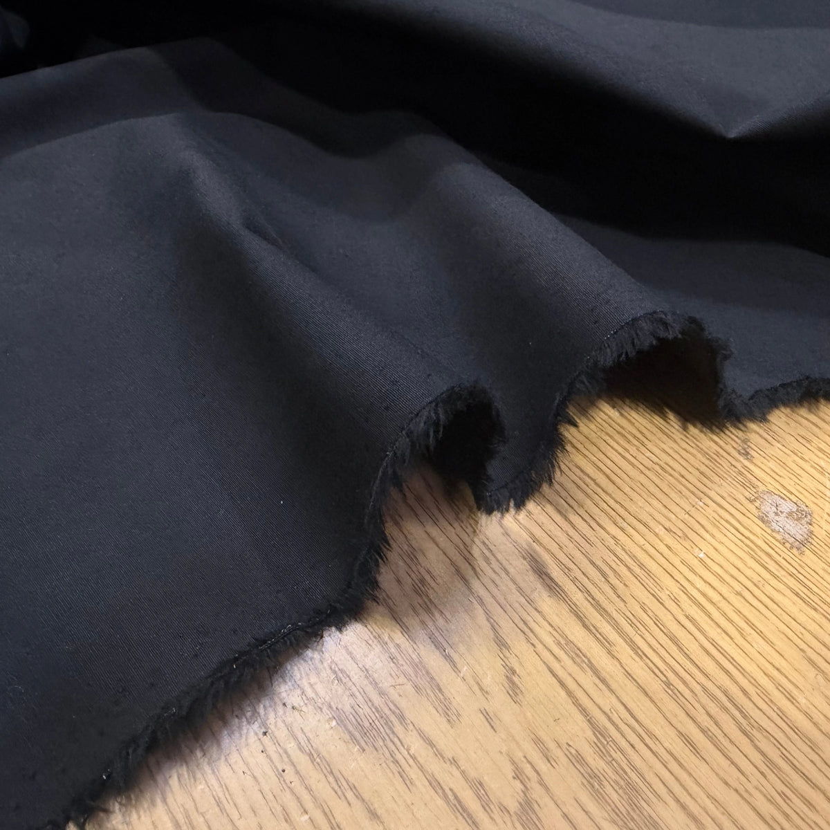 Tissu toile de coton stretch lavée noir - détail du tissu