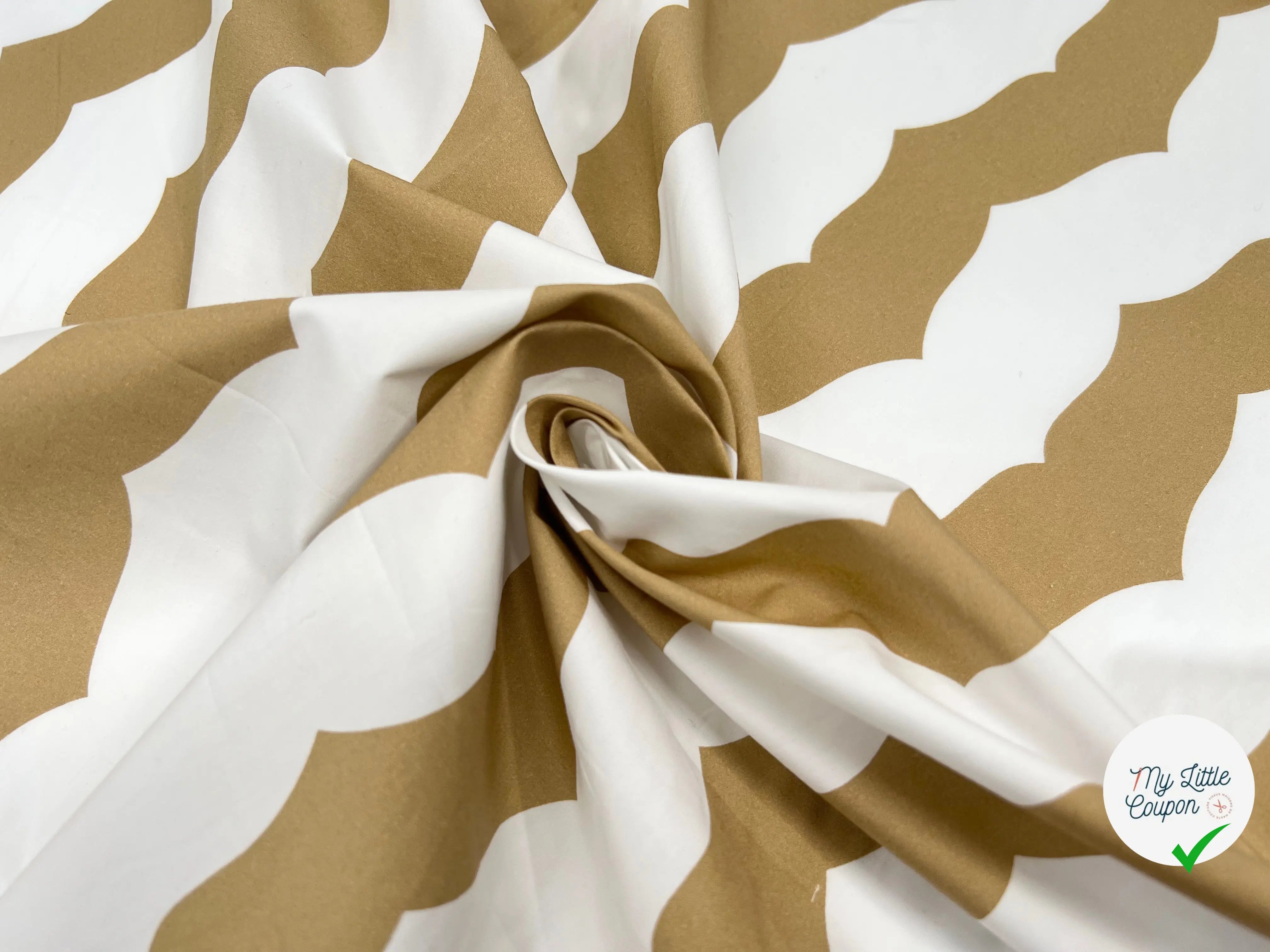 POPELINE DE COTON IMPRIMÉ VOL D'HIRONDELLE BEIGE ET BLANC - My Little Coupon