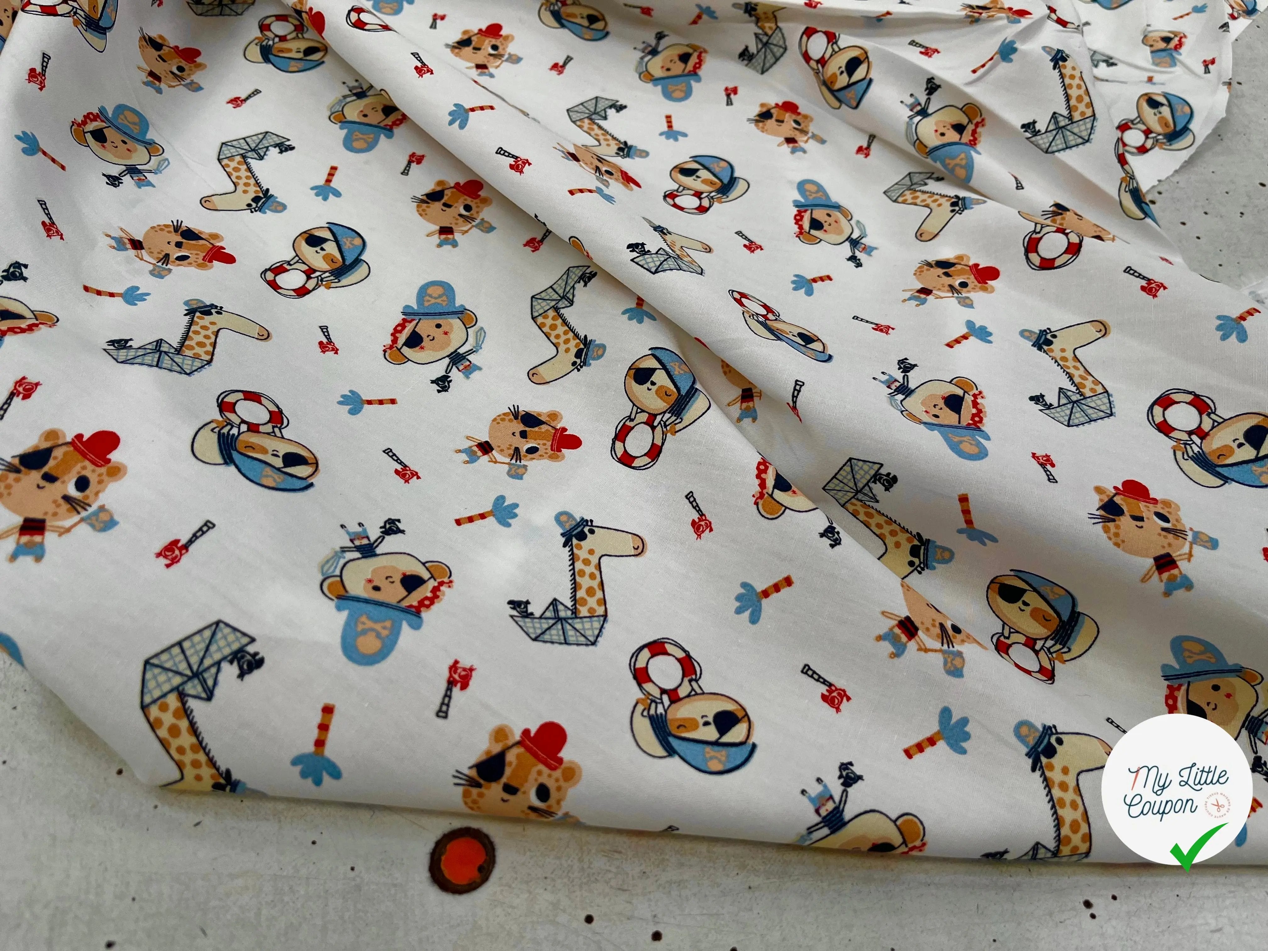 POPELINE DE COTON IMPRIMÉE LITTLE ONES PIRATES KID ECRU - My Little Coupon