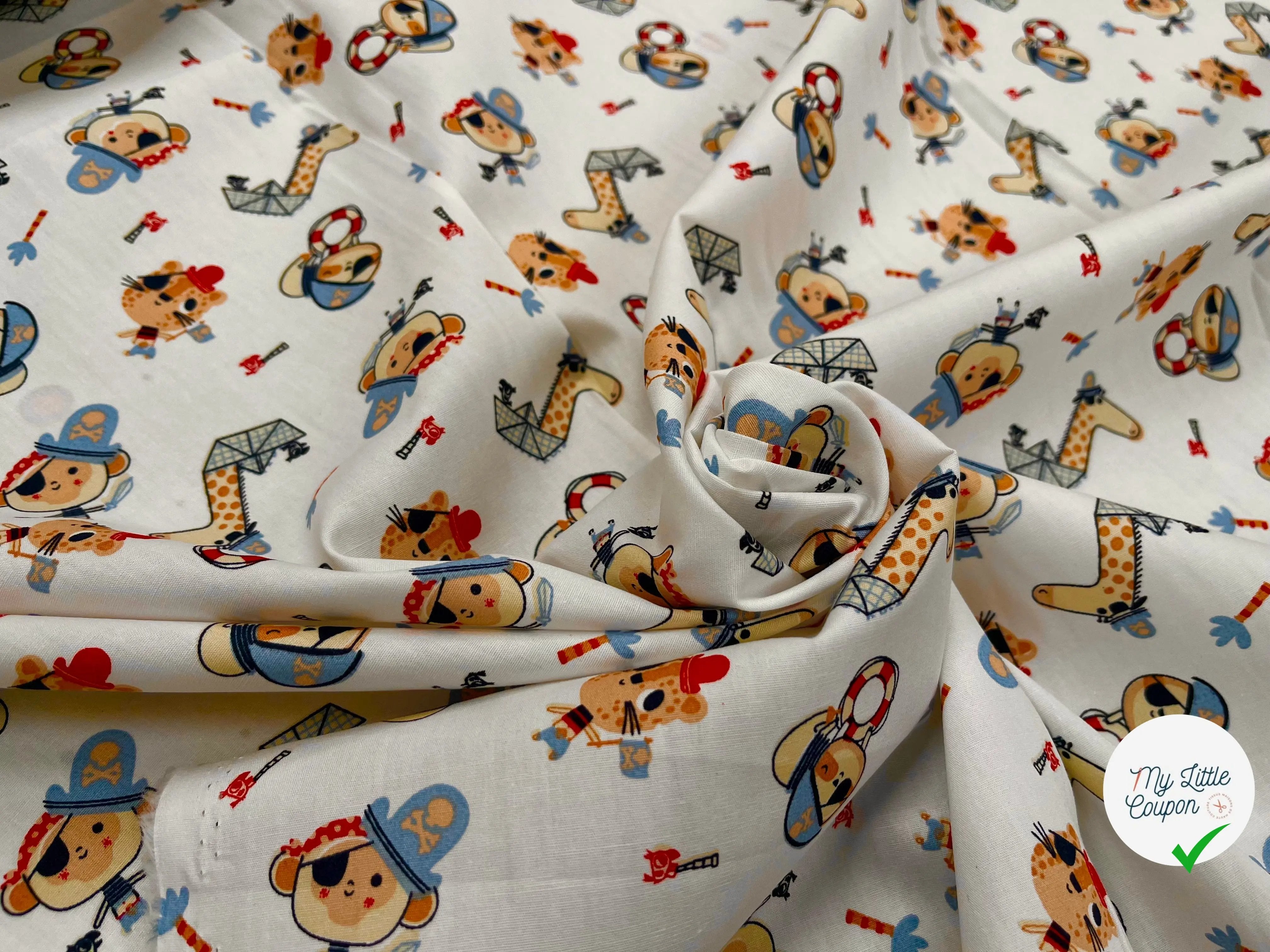 POPELINE DE COTON IMPRIMÉE LITTLE ONES PIRATES KID ECRU - My Little Coupon