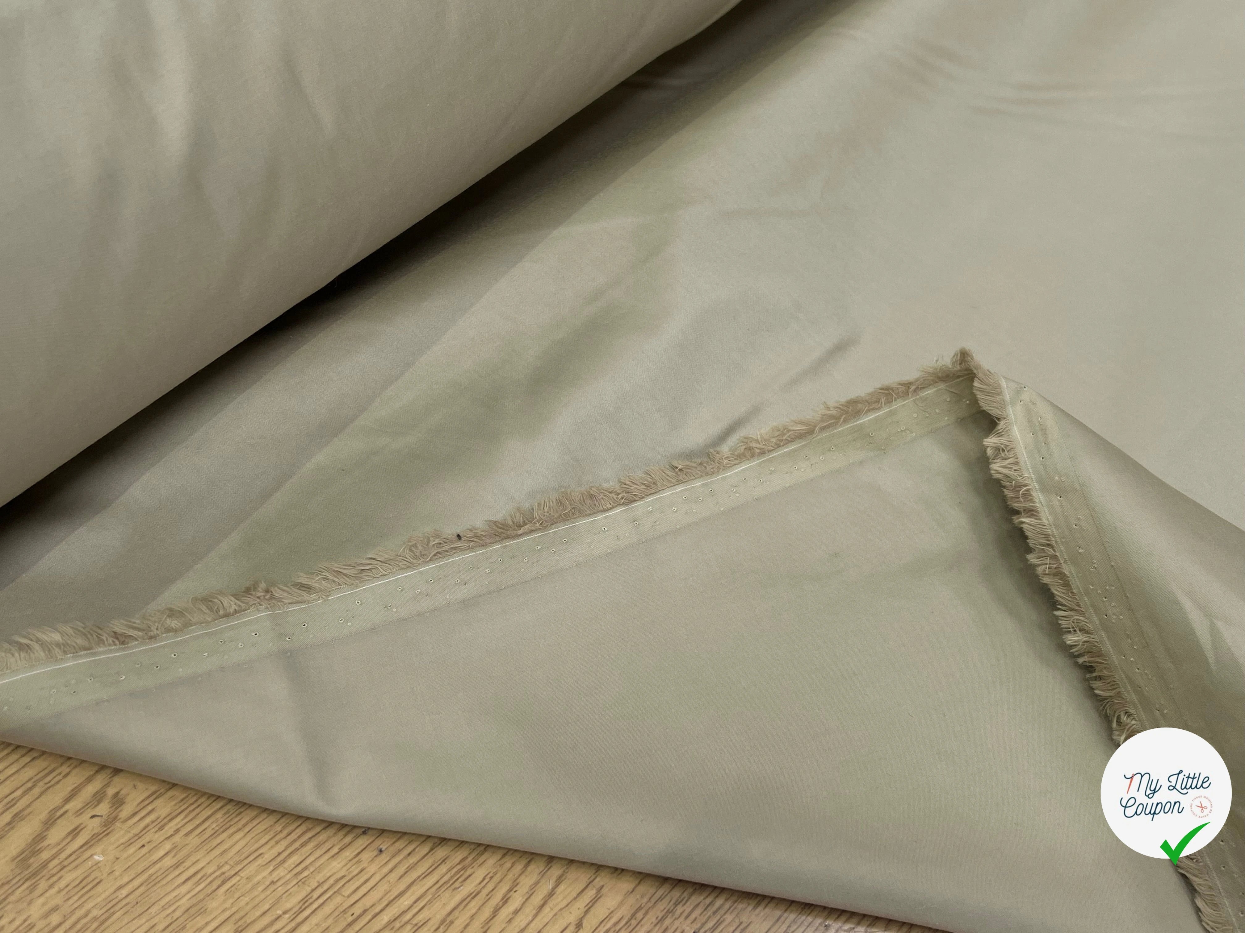 POPELINE DE COTON LISSE LÉGÈREMENT SATINÉ BEIGE CLAIR (SABLE) 140CM - My Little Coupon