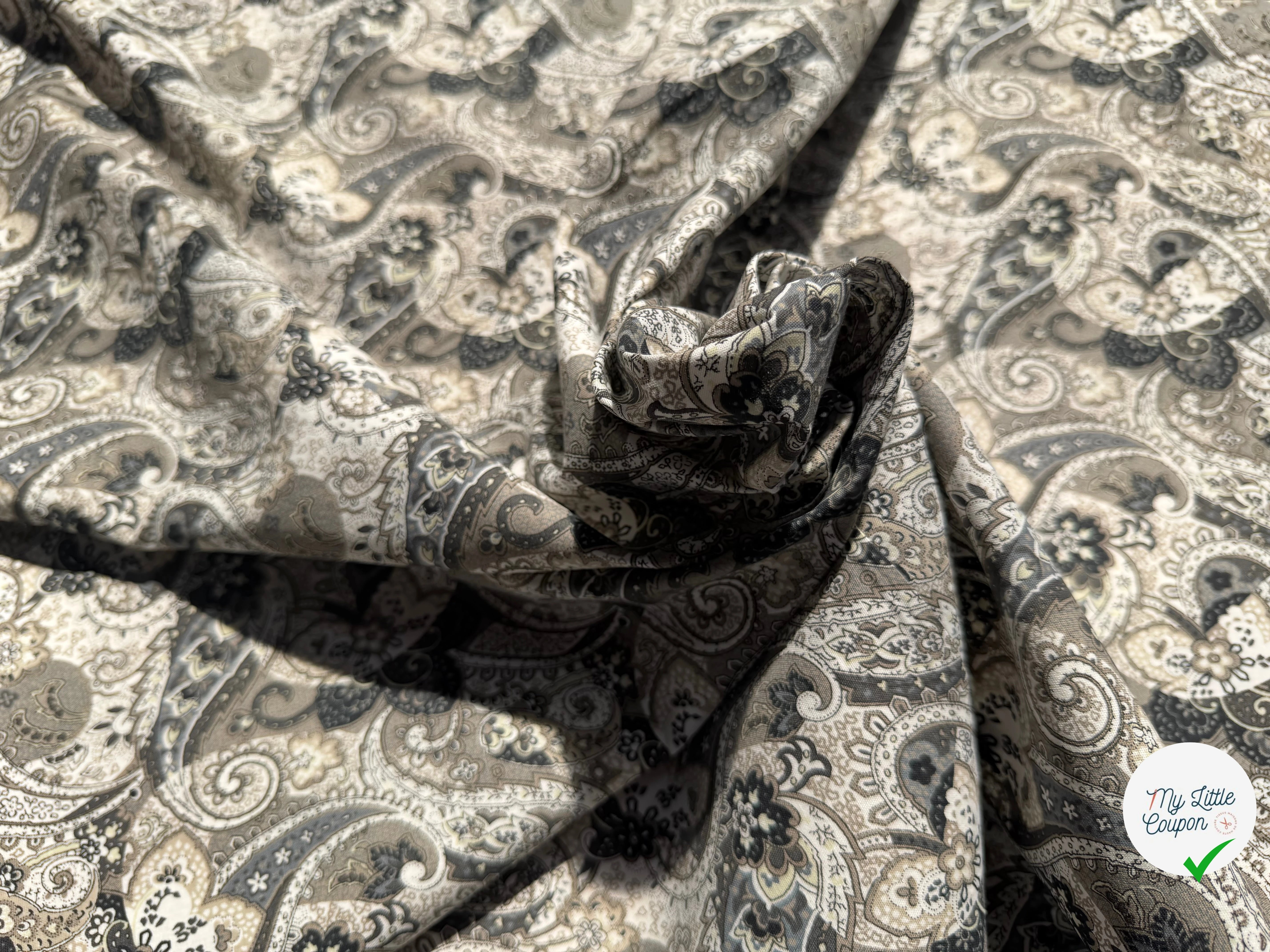 POPELINE DE COTON MOTIFS PAISLEY TENDANCE GRIS - My Little Coupon
