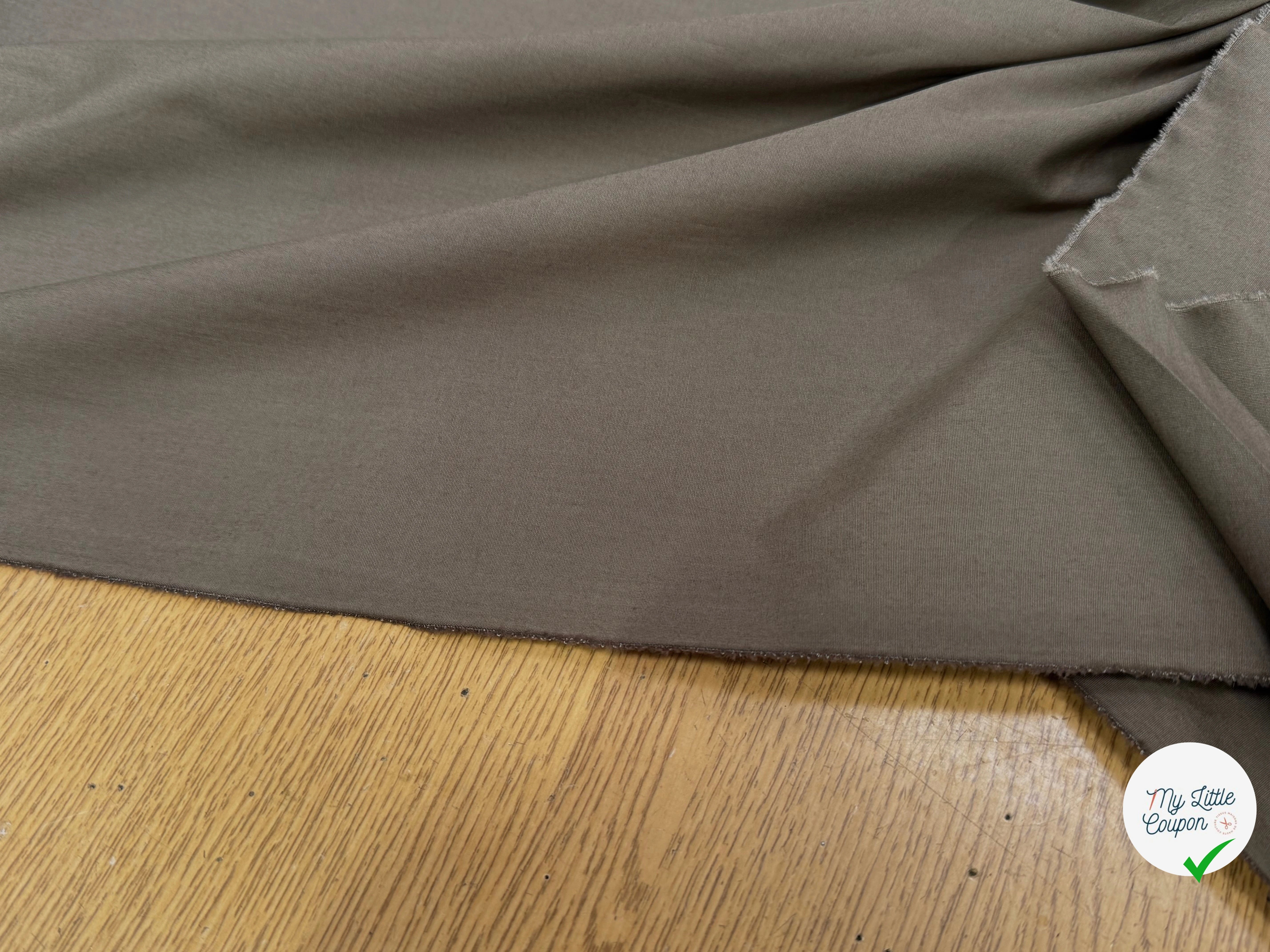 POPELINE DE COTON STRETCH SUBLIME GRIS KAKI ÉFFET CRAQUANT - My Little Coupon