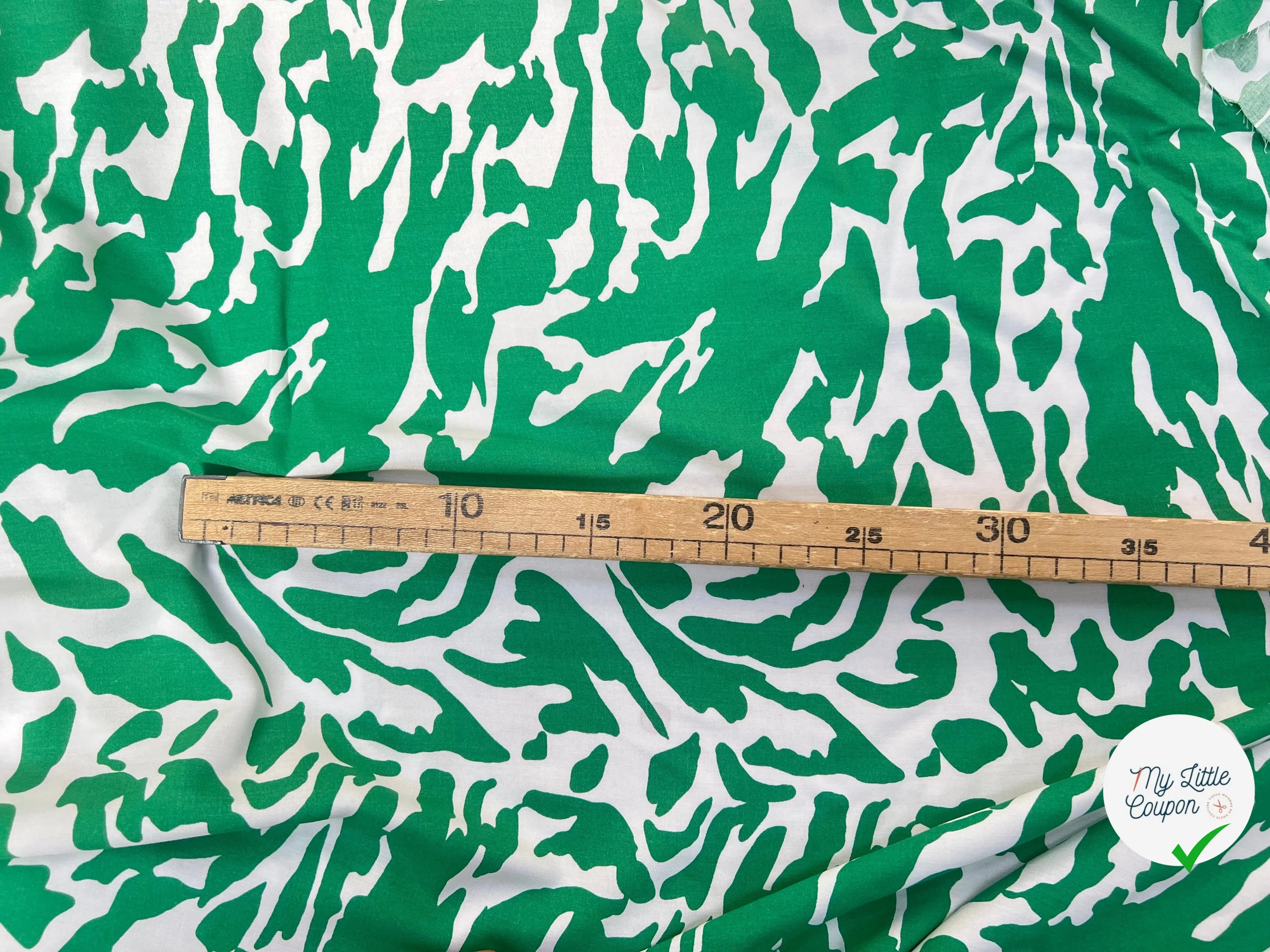 POPELINE DE VISCOSE TISSU IMPRIMÉ CAMOUFLAGE VERT - My Little Coupon