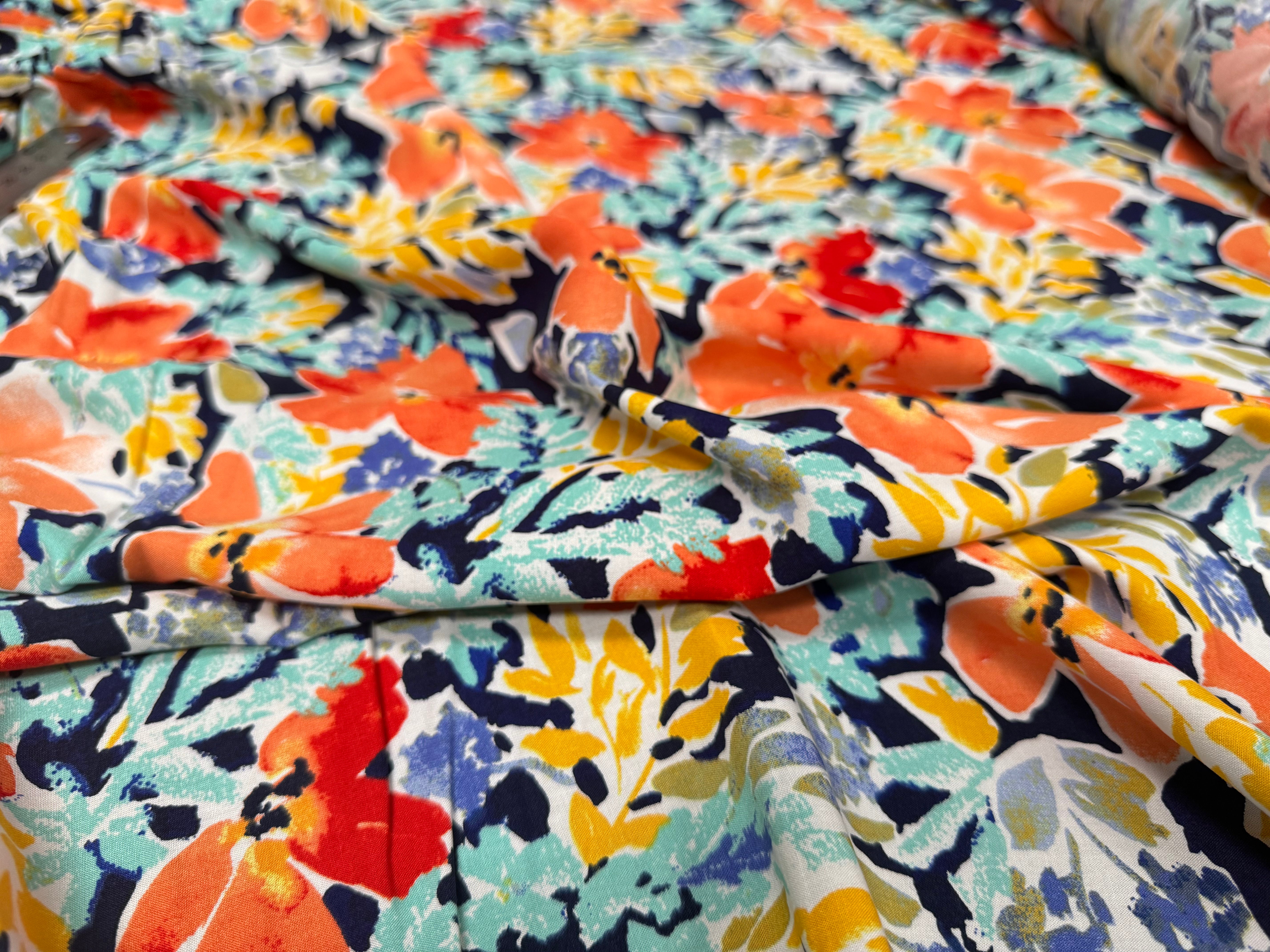 POPELINE DE VISCOSE TISSU IMPRIMÉ FLEURS BLEU MARINE - My Little Coupon