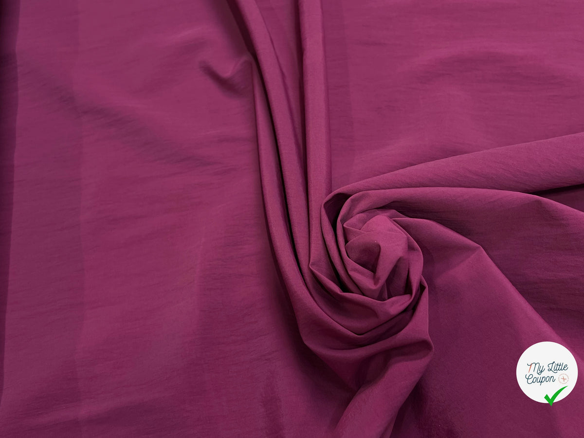 Tissu popeline imperméable violine - vue de la matière