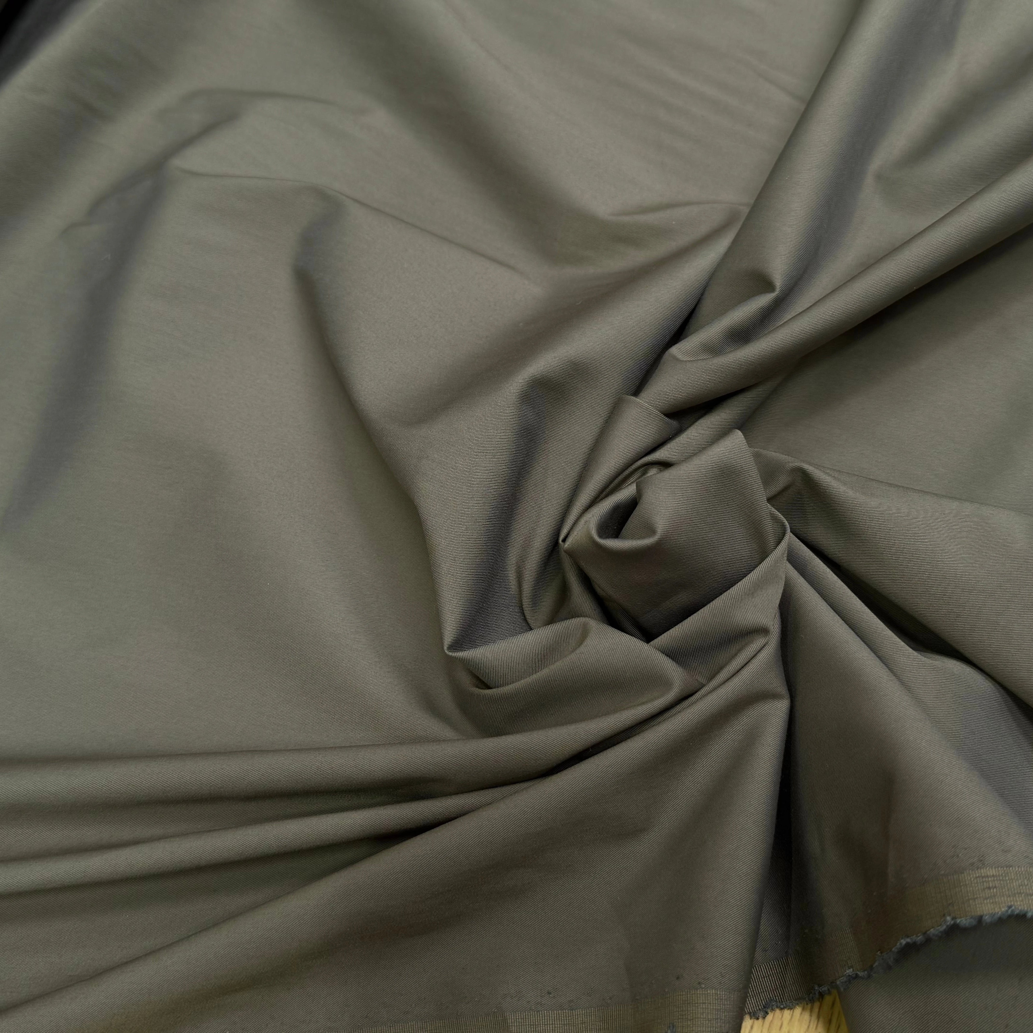 POPELINE SERGÉE POLYCOTON VERT OLIVE AGRÉABLE TOUCHER - My Little Coupon
