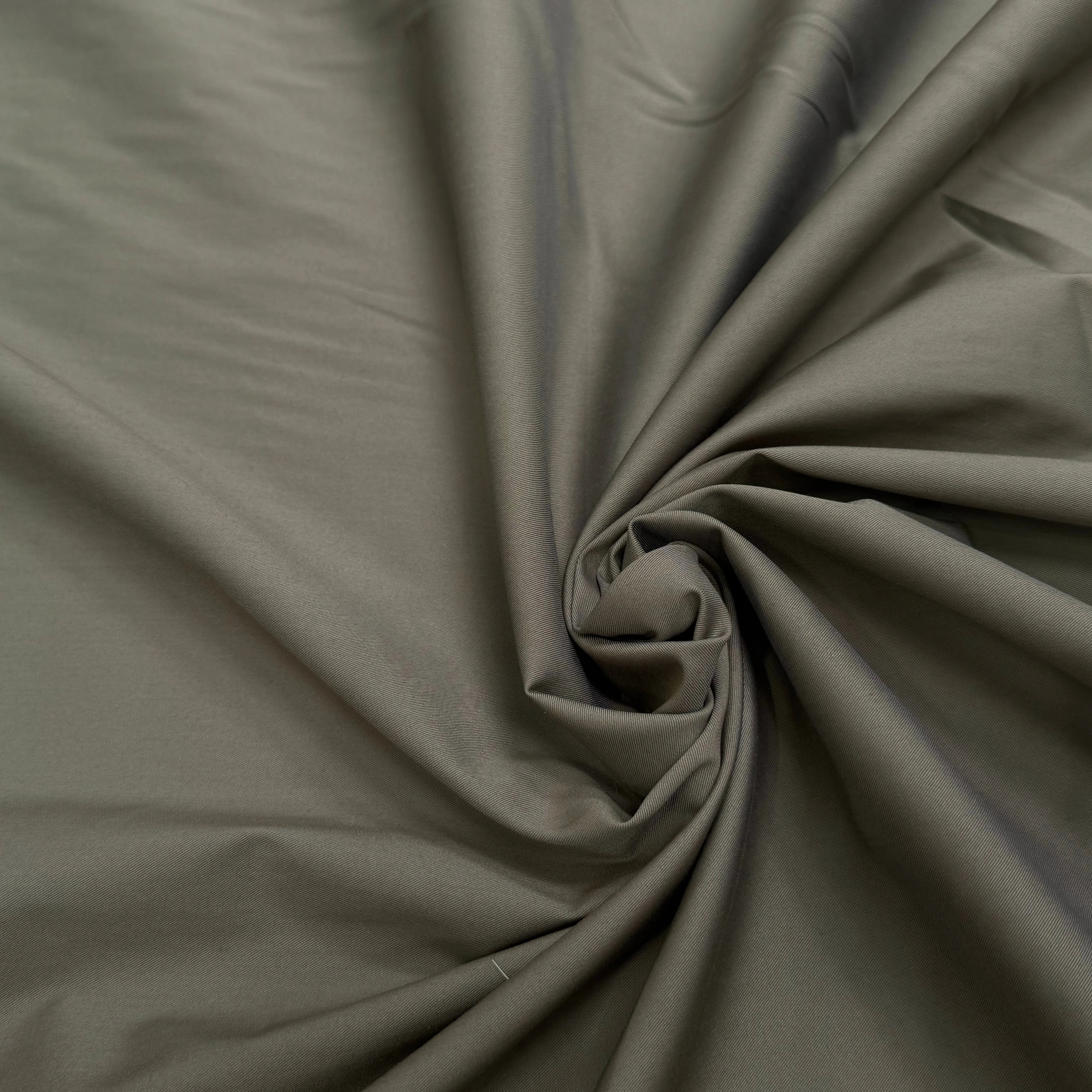 POPELINE SERGÉE POLYCOTON VERT OLIVE AGRÉABLE TOUCHER - My Little Coupon