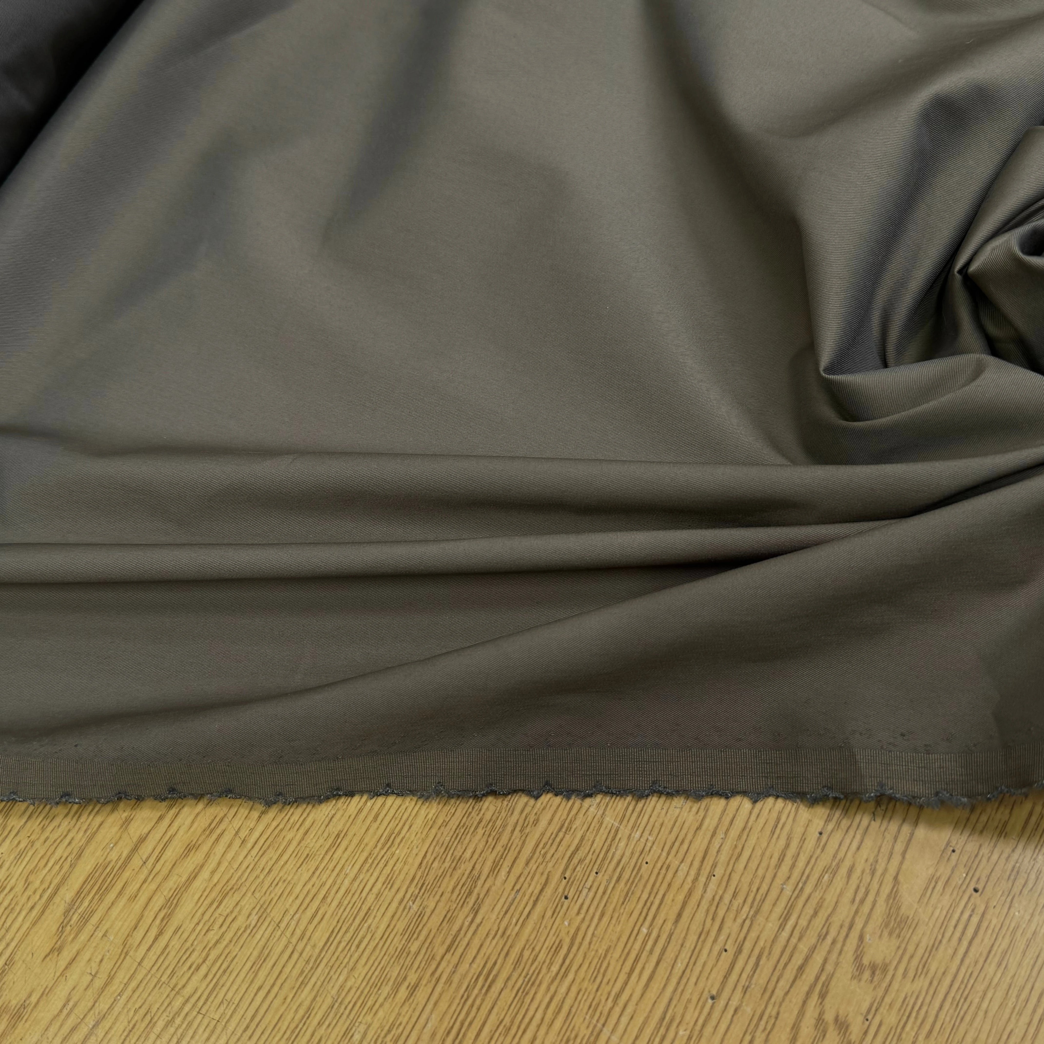 POPELINE SERGÉE POLYCOTON VERT OLIVE AGRÉABLE TOUCHER - My Little Coupon