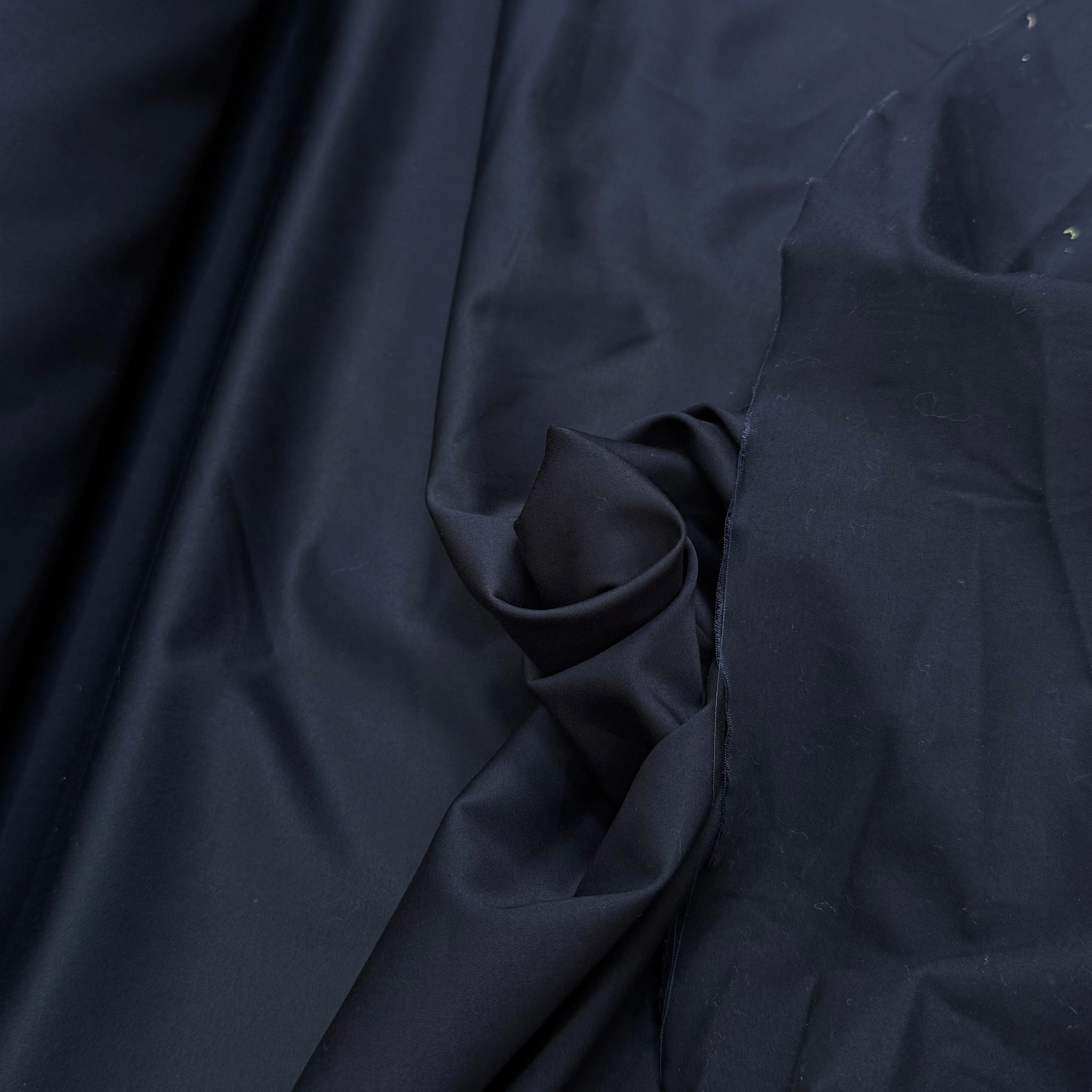 SATIN DE COTON BLEU MARINE 5% ÉLASTHANNE COUTURE - My Little Coupon