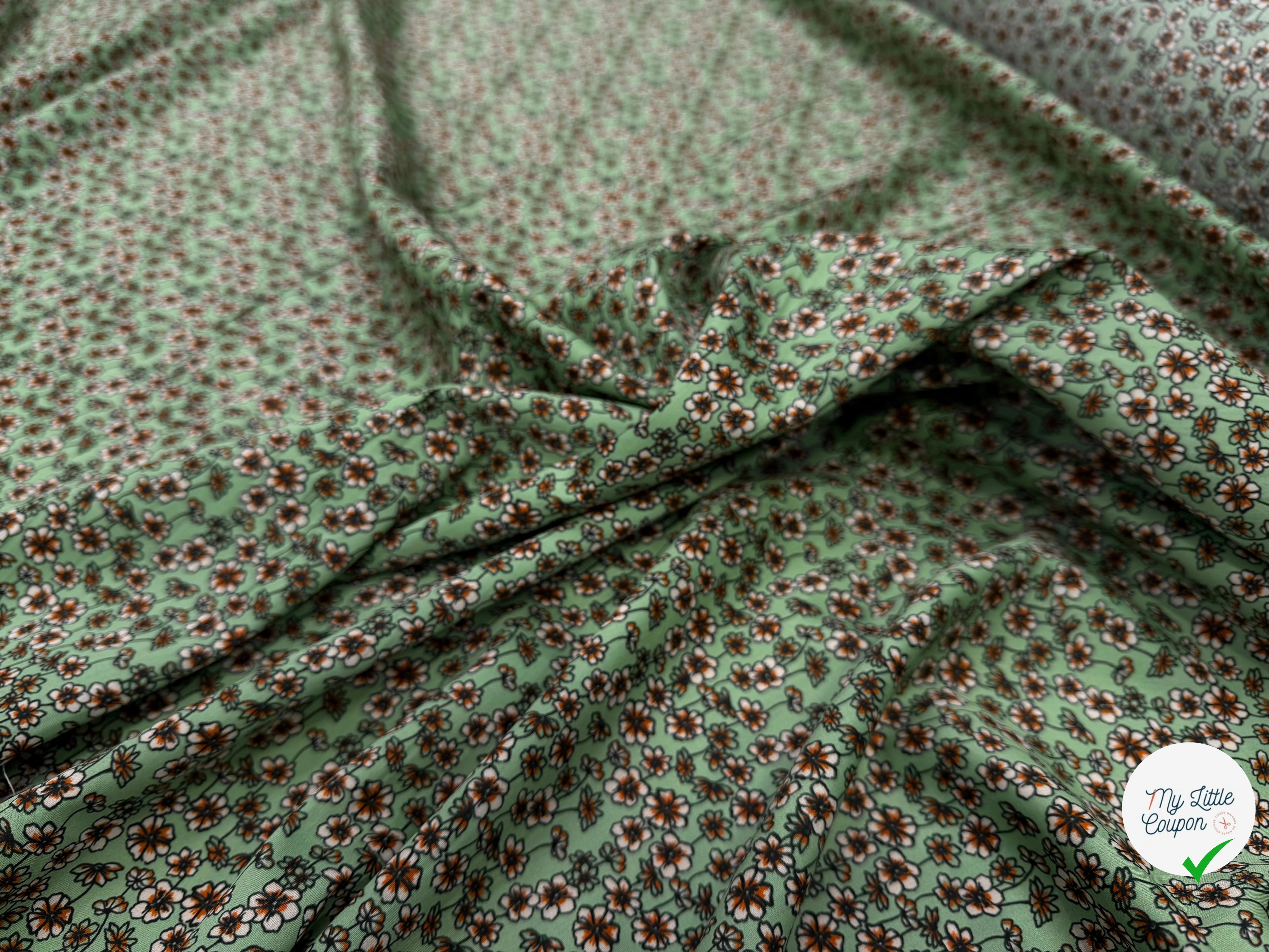 SATIN DE COTON FLEURS FOND VERT PREMIUM COMO - My Little Coupon