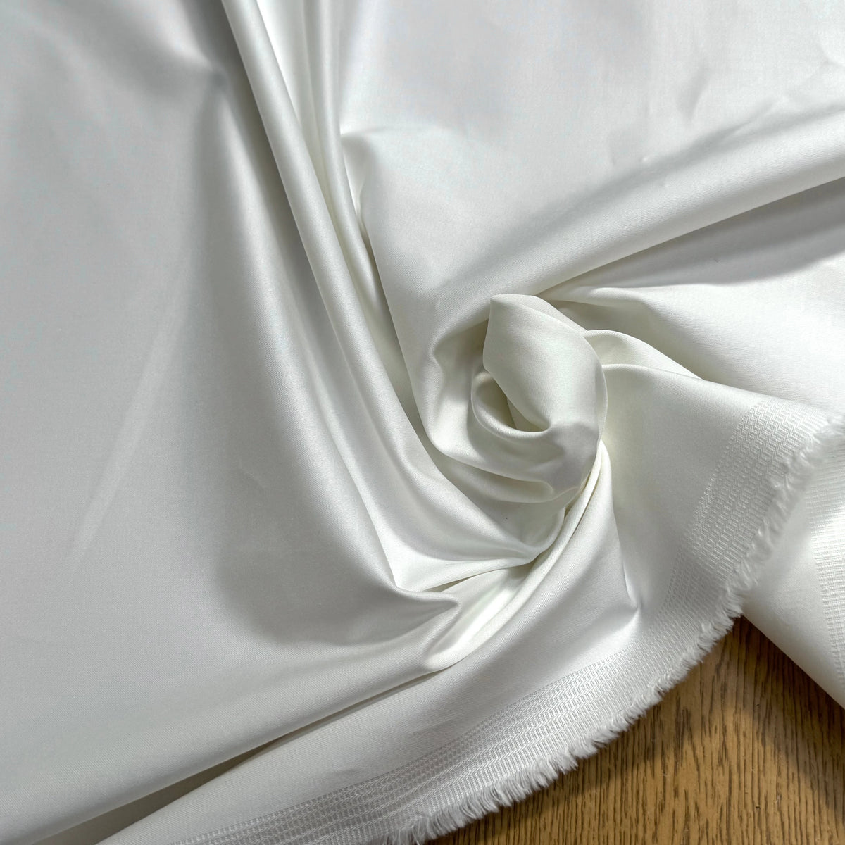 SATIN DE COTON LOURD TRÈS BELLE TENUE BLANC CASSÉ STRETCH - My Little Coupon