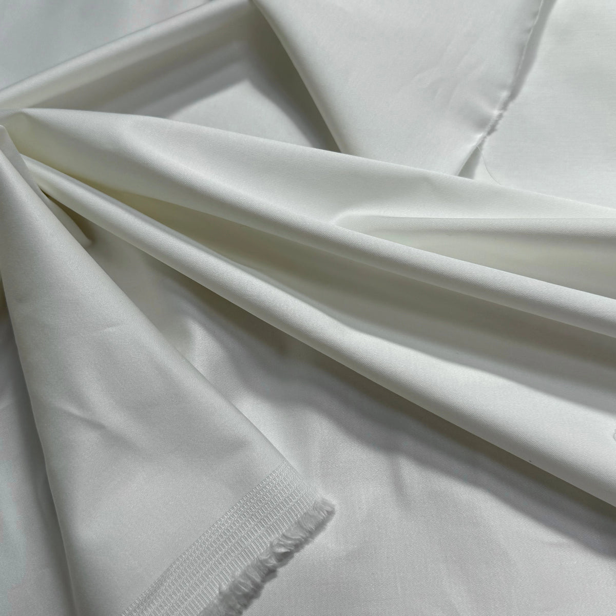 SATIN DE COTON LOURD TRÈS BELLE TENUE BLANC CASSÉ STRETCH - My Little Coupon