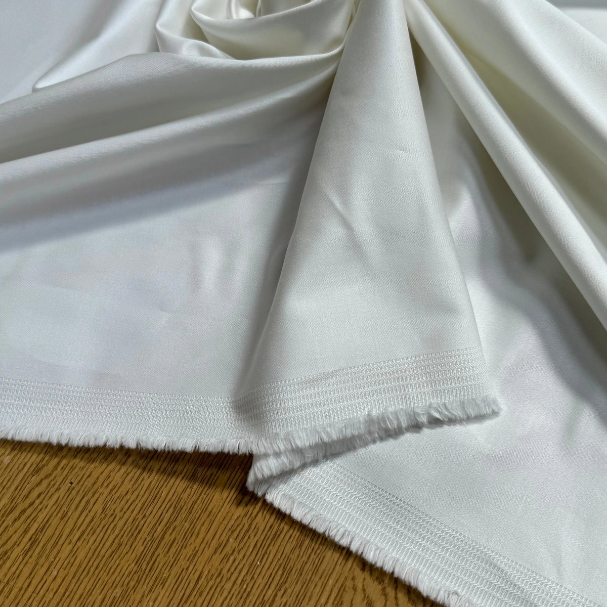 SATIN DE COTON LOURD TRÈS BELLE TENUE BLANC CASSÉ STRETCH - My Little Coupon