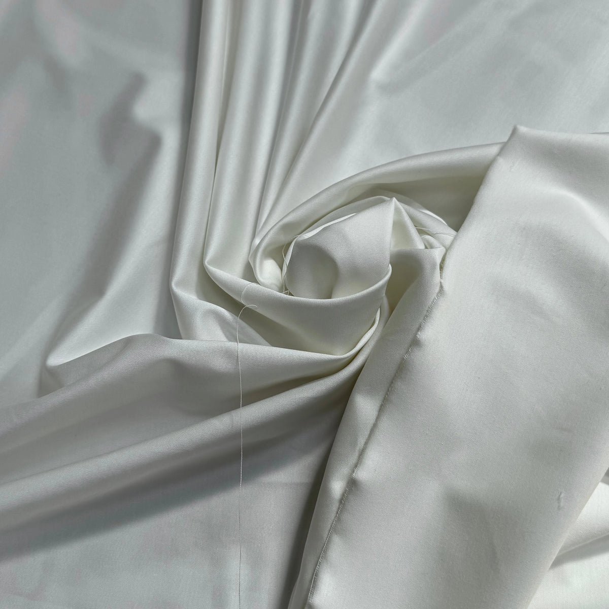 SATIN DE COTON LOURD TRÈS BELLE TENUE BLANC CASSÉ STRETCH - My Little Coupon