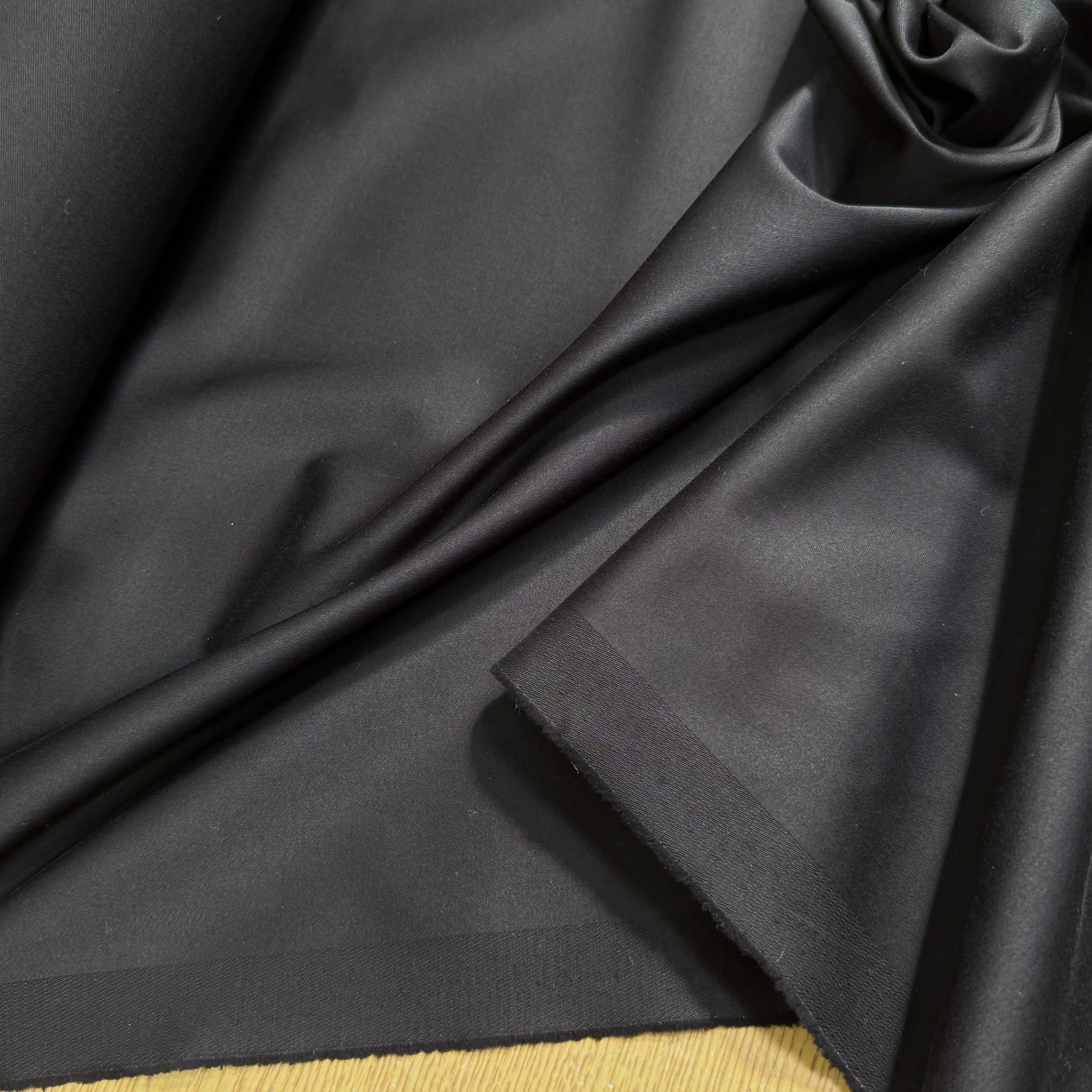 SATIN DE COTON LOURD ULTRA STRETCH NOIR TENUE ÉLÉGANTE - My Little Coupon