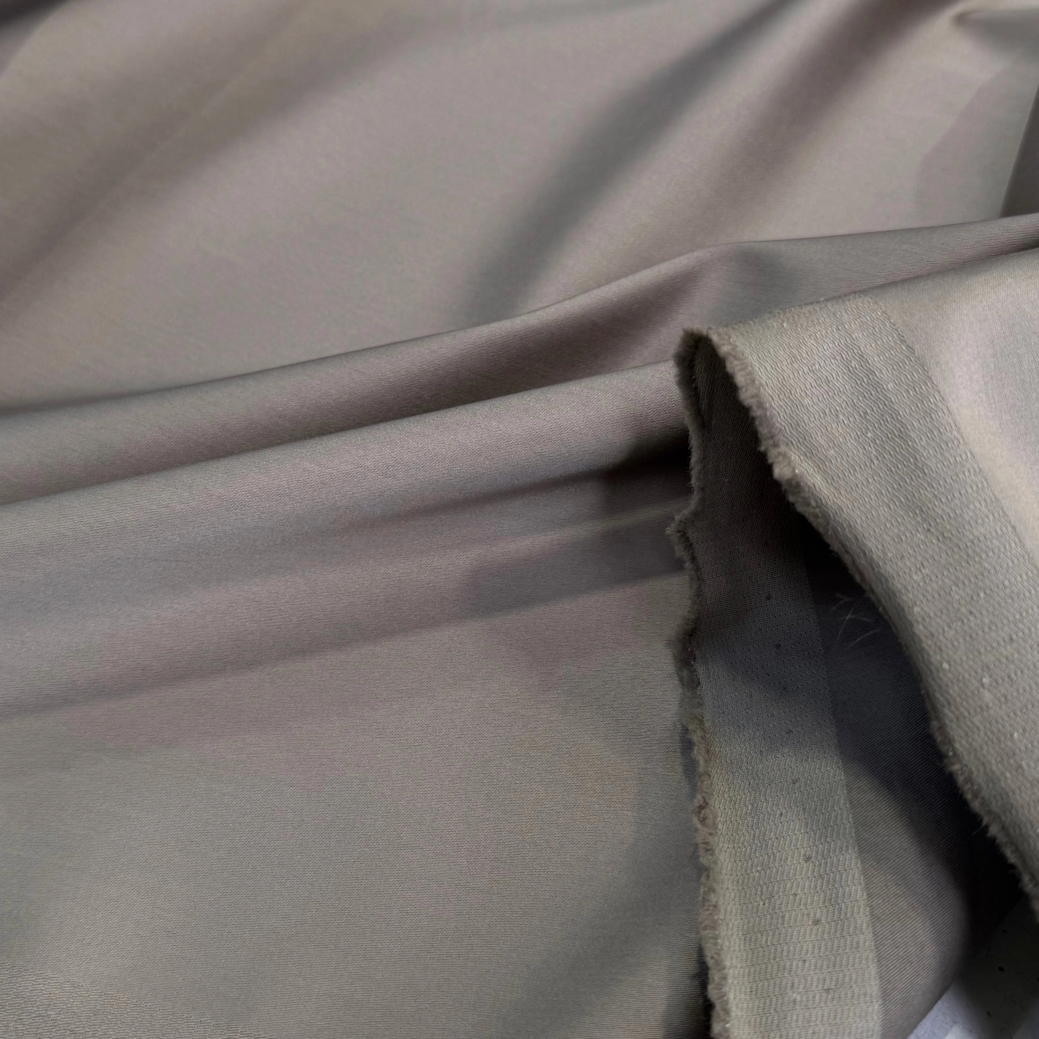 SATIN DE COTON STRETCH SUBLIME GRIS KAKI - My Little Coupon