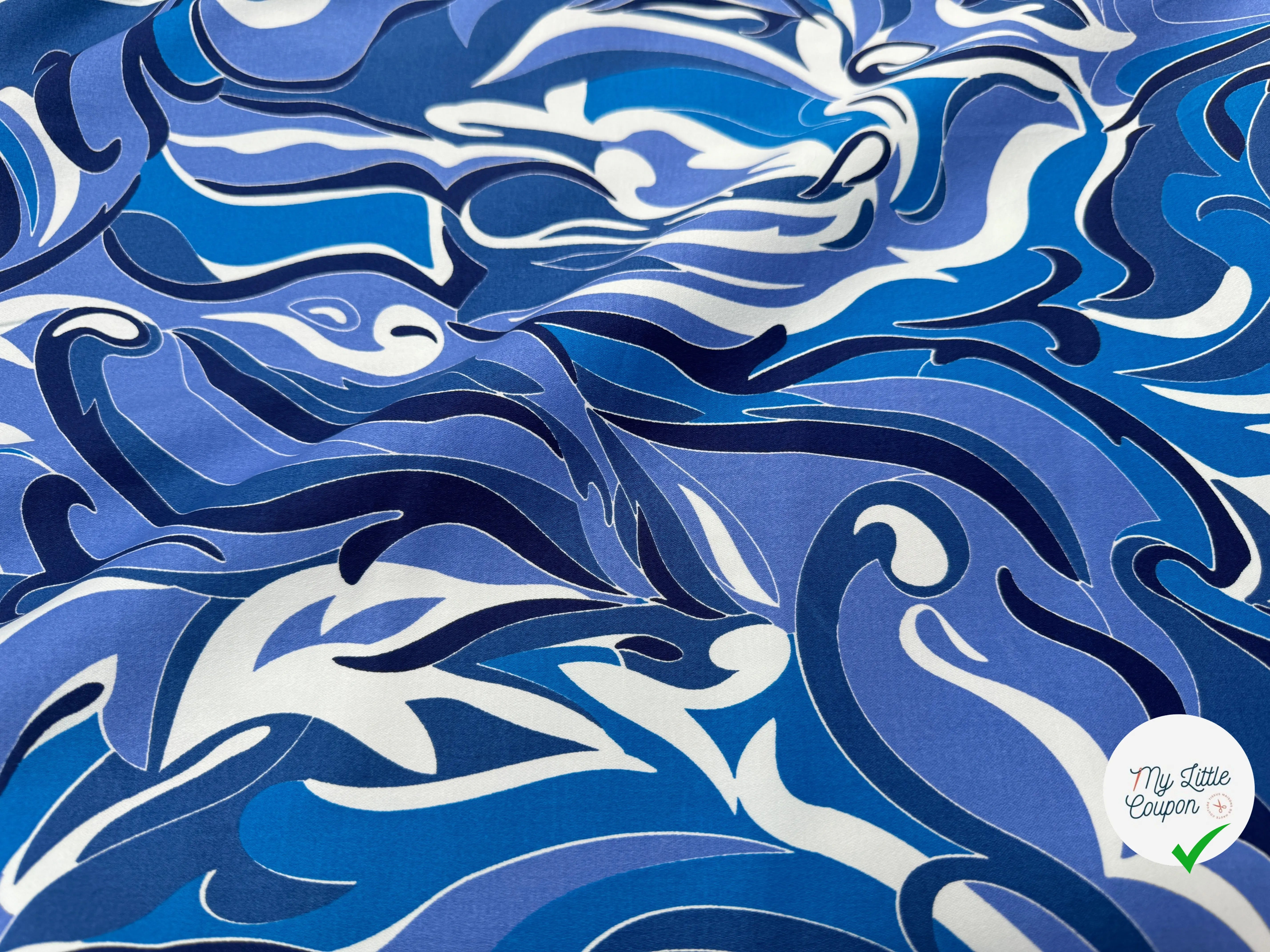 SATIN DE COTON TISSU IMPRIMÉ ABSTRAIT COBALT - My Little Coupon