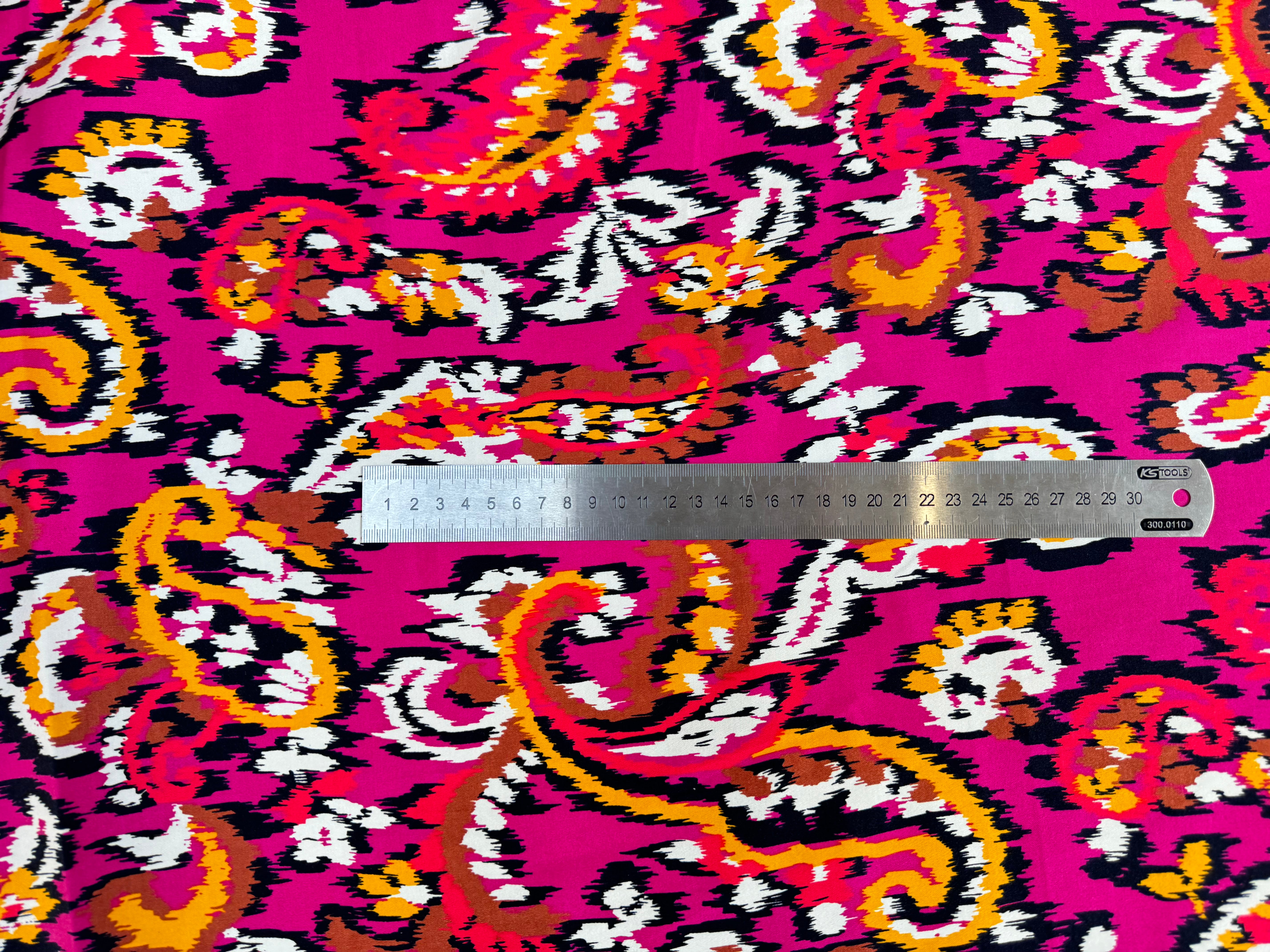 SATIN DE COTON TISSU IMPRIMÉ ABSTRAIT FUCHSIA - My Little Coupon