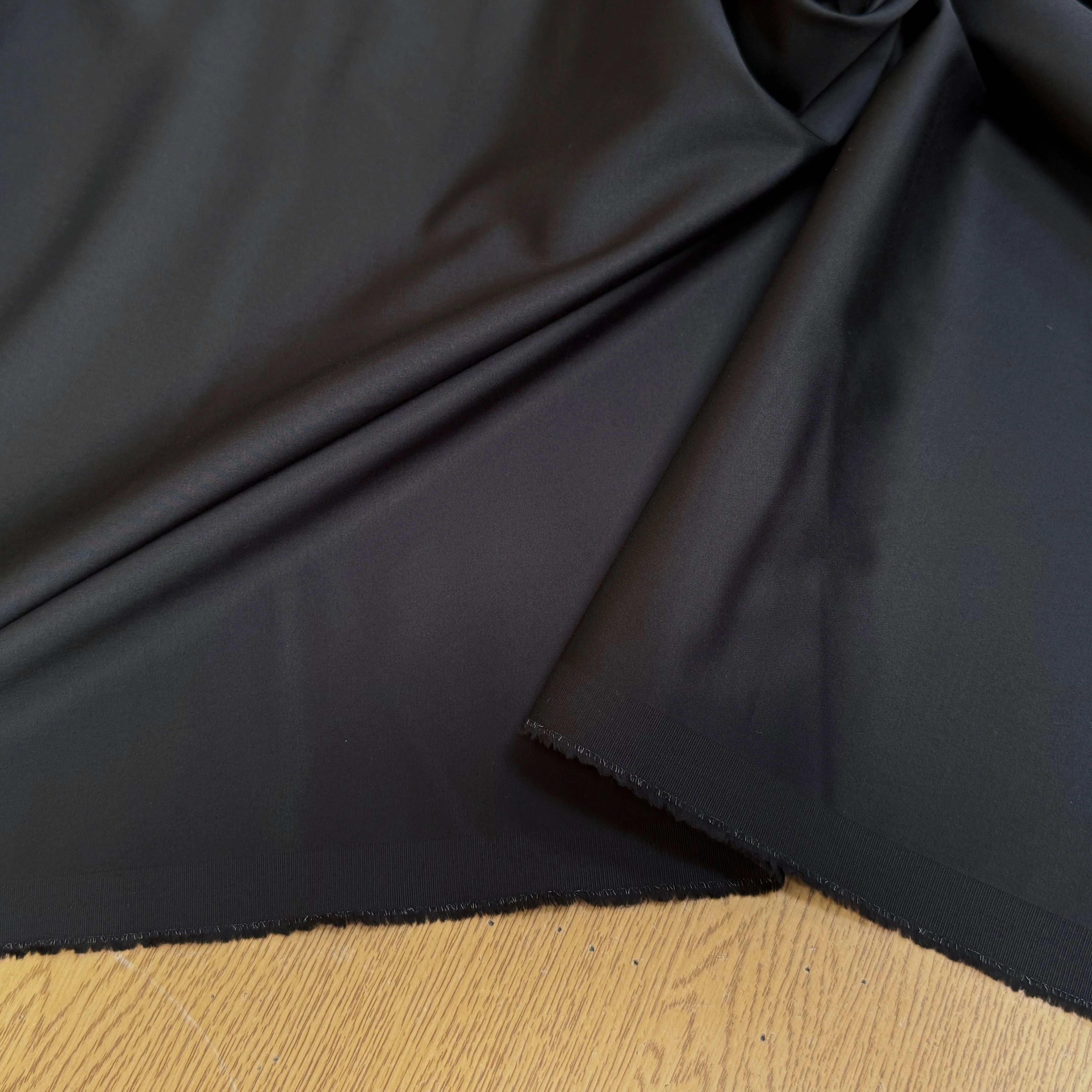 SATIN DE COTON UNI NOIR QUALITÉ COUTURE - My Little Coupon