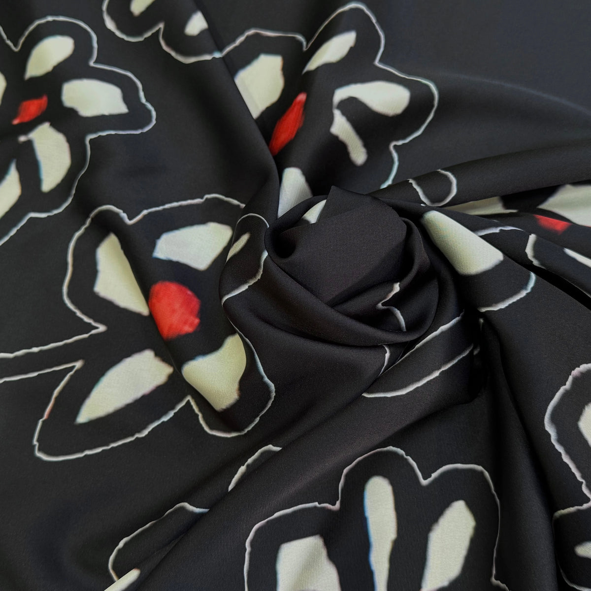 SATIN DE POLYESTER IMPRIMÉ MARGUERITES FOND NOIR - My Little Coupon
