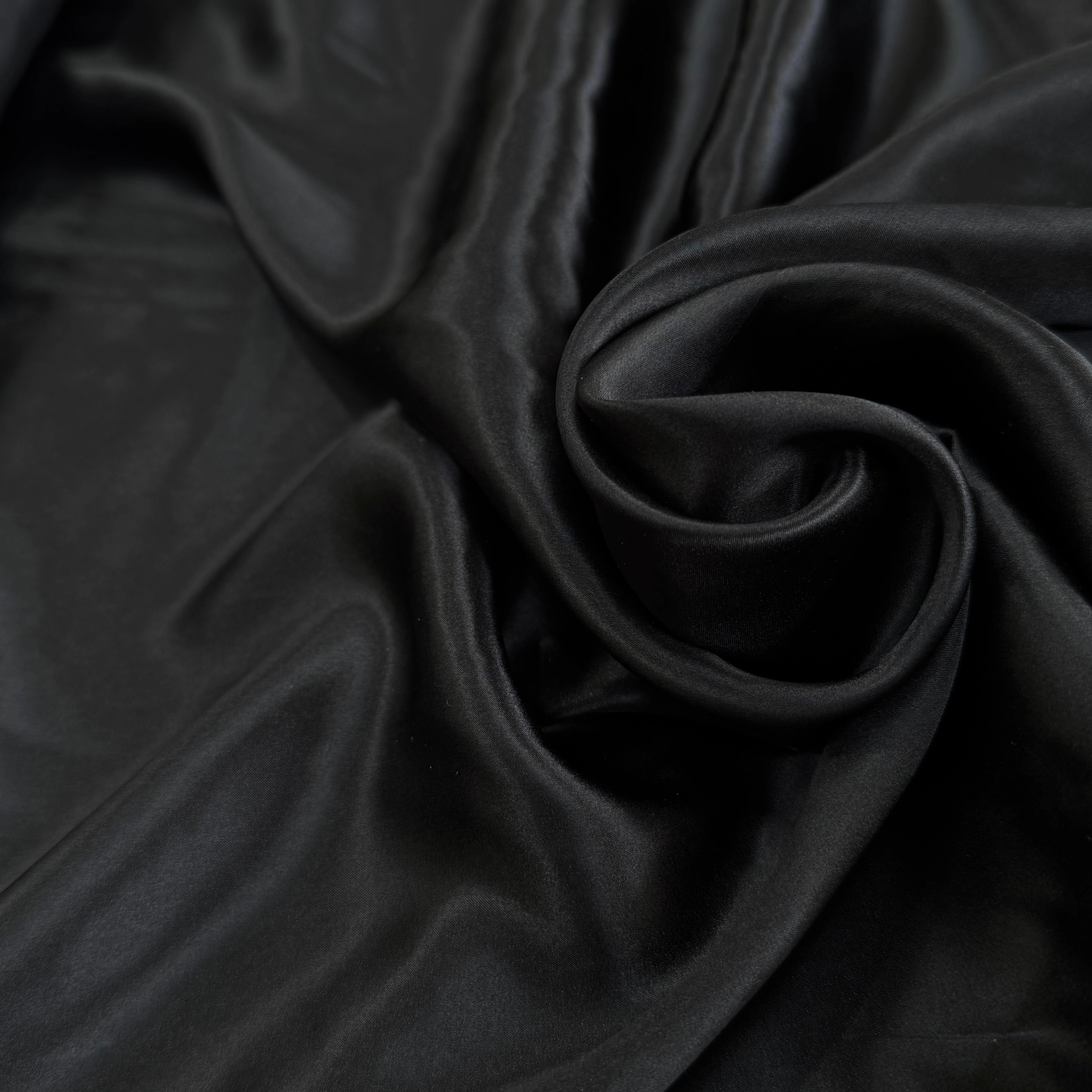 SATIN DE SOIE FLUIDE 110 DE LAIZE NOIR - My Little Coupon
