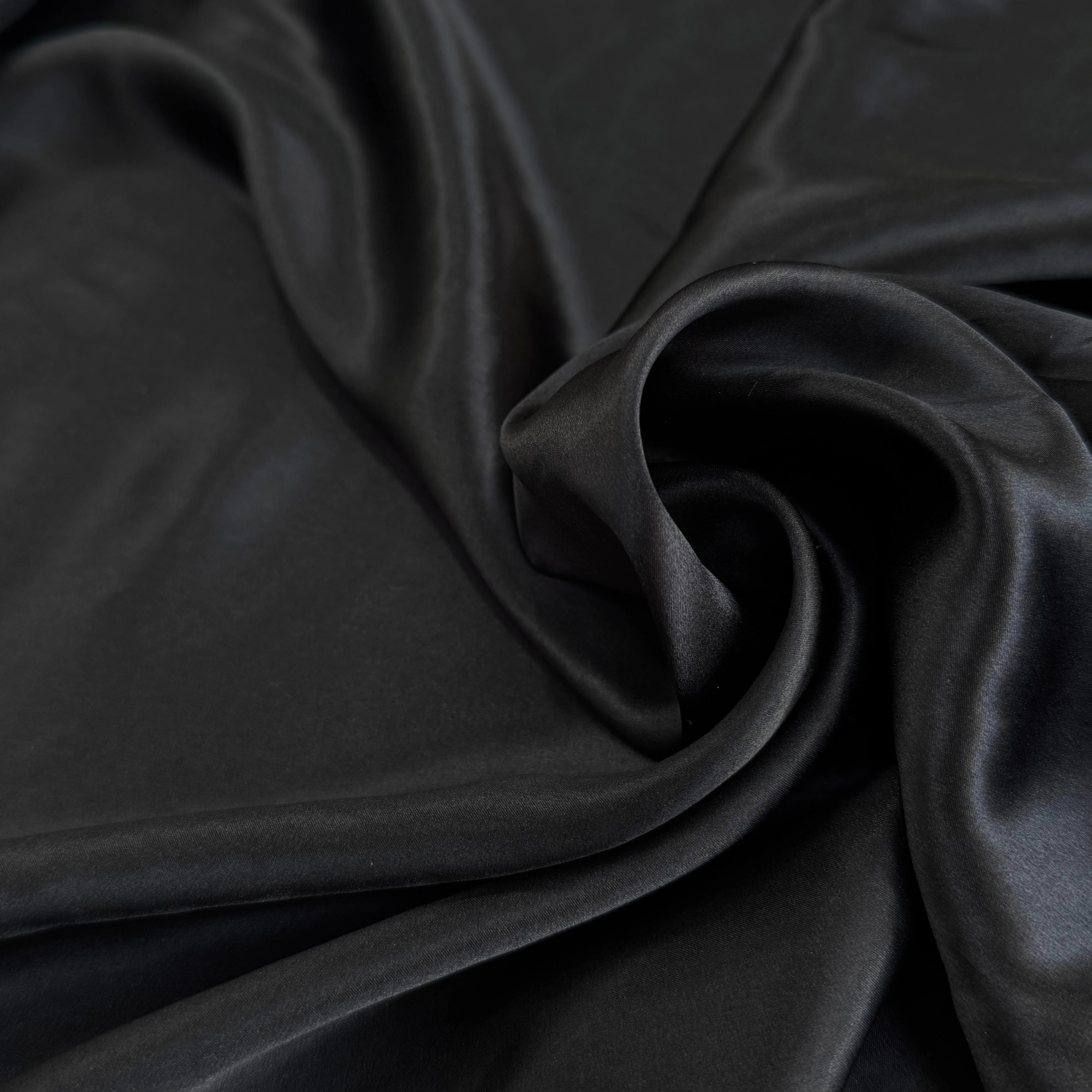 SATIN DE SOIE FLUIDE 110 DE LAIZE NOIR - My Little Coupon