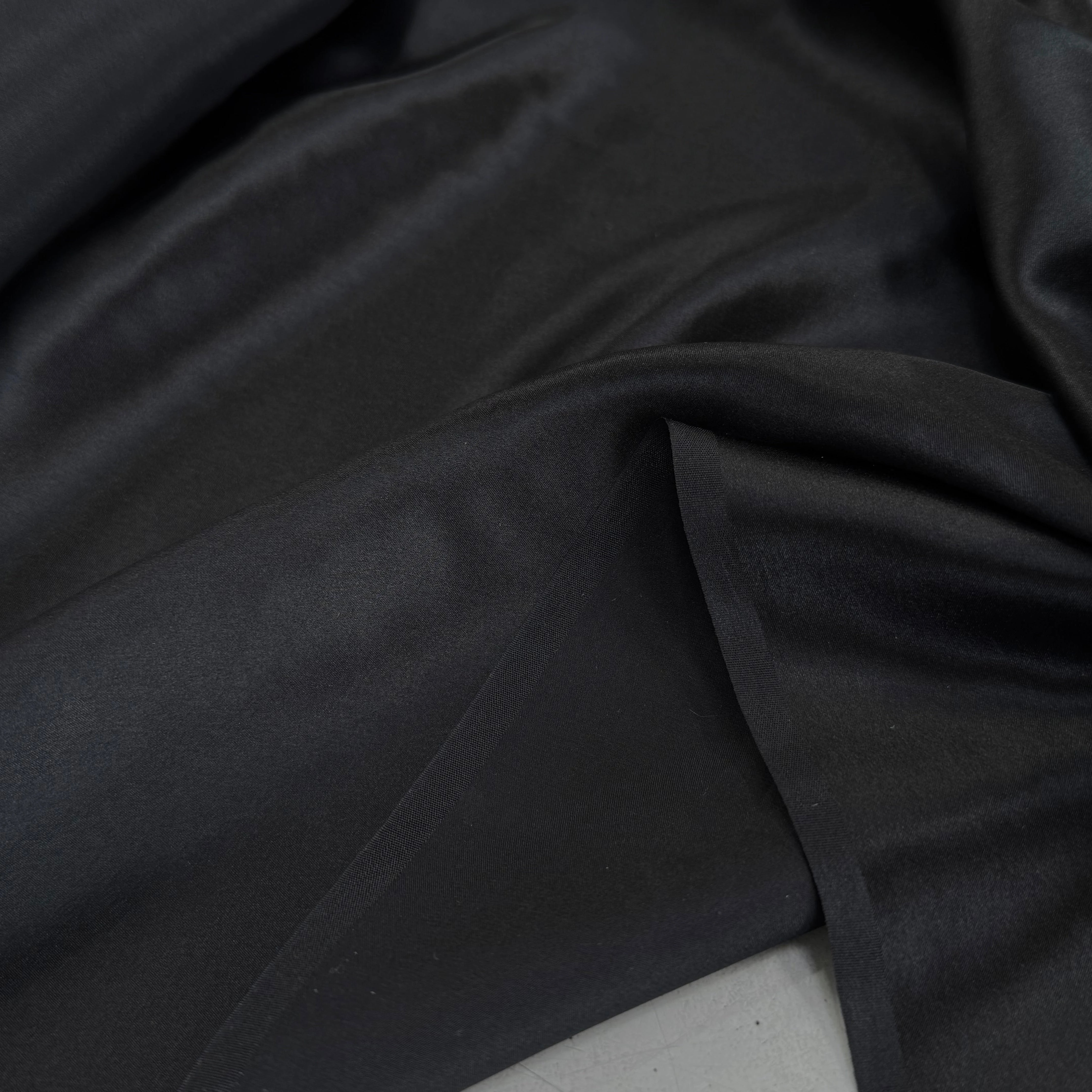 SATIN DE SOIE FLUIDE 110 DE LAIZE NOIR - My Little Coupon