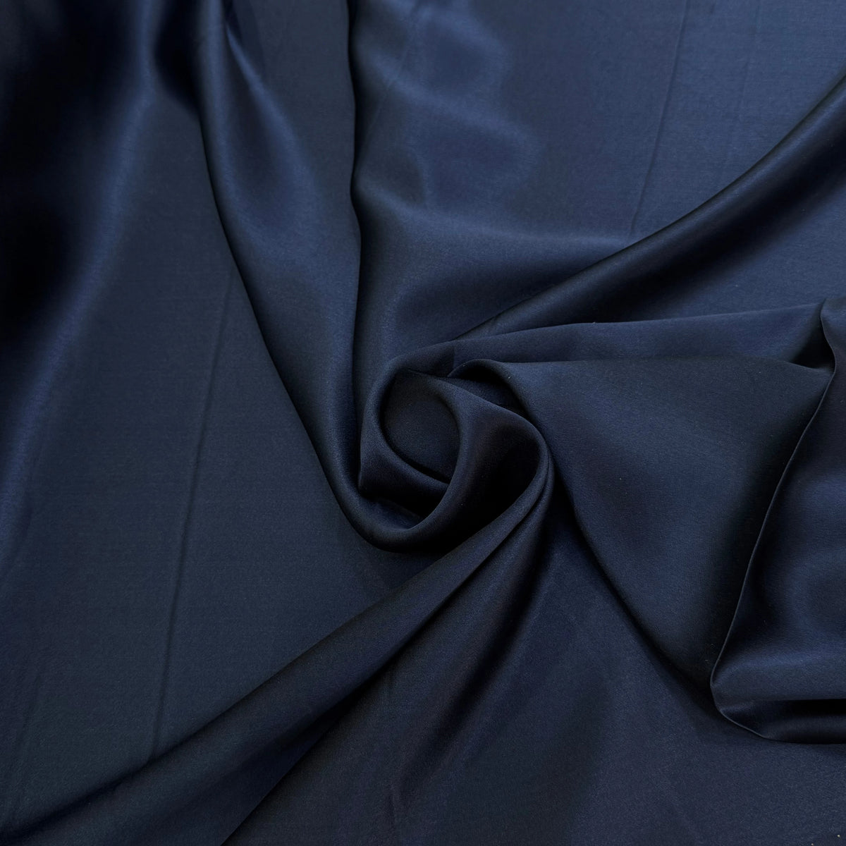 SATIN DE SOIE FLUIDE BLEU MARINE ULTRA CHIC - My Little Coupon