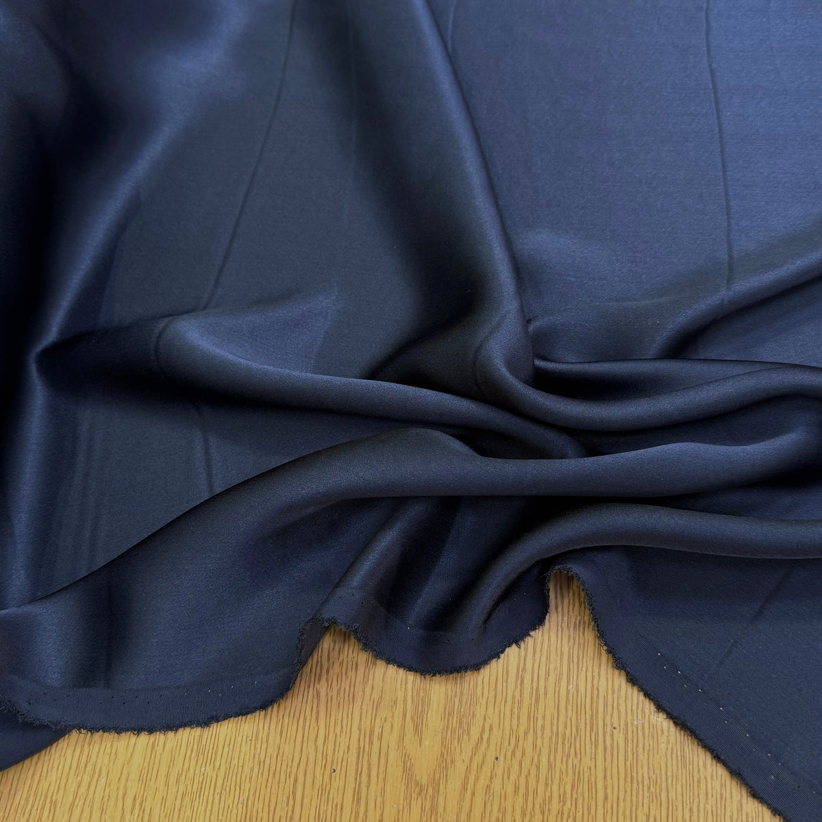 SATIN DE SOIE FLUIDE BLEU MARINE ULTRA CHIC - My Little Coupon